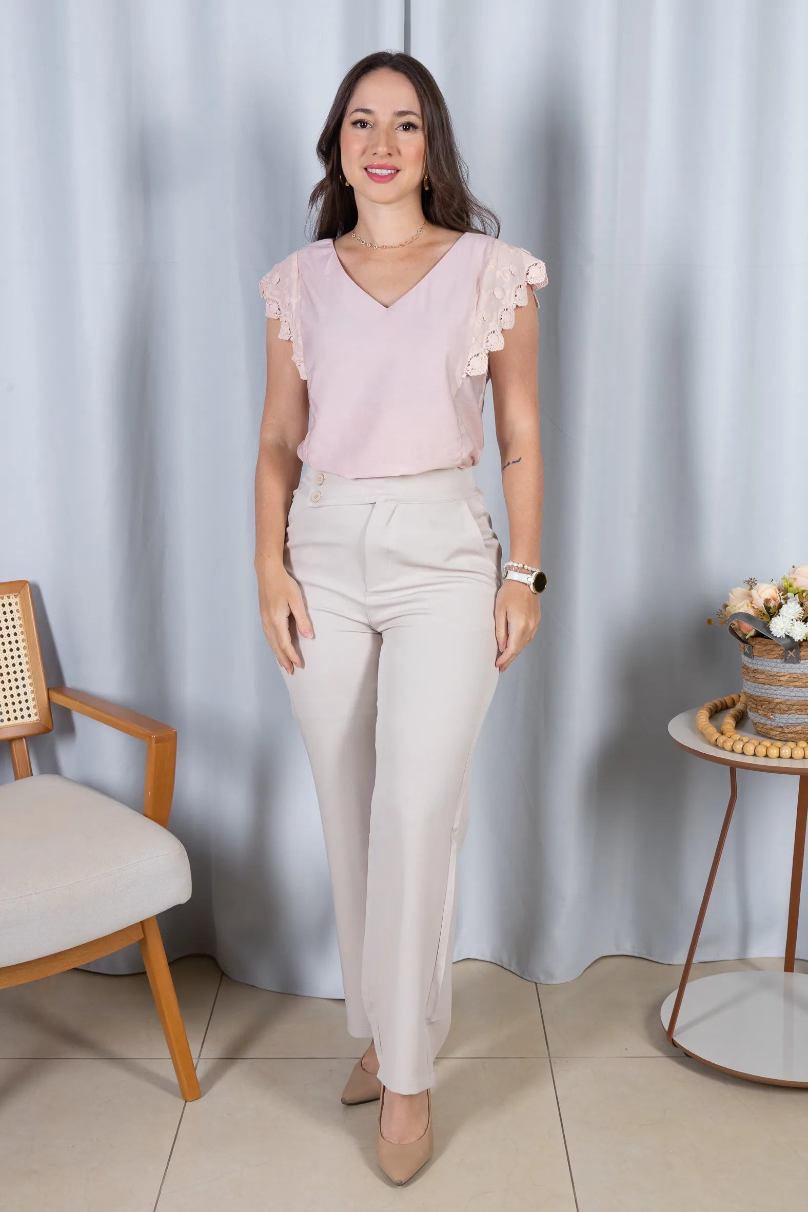 Blusa Regata Decote em "V" Visco Brise Muscle Tee com Detalhe em Renda Eloá Rosa