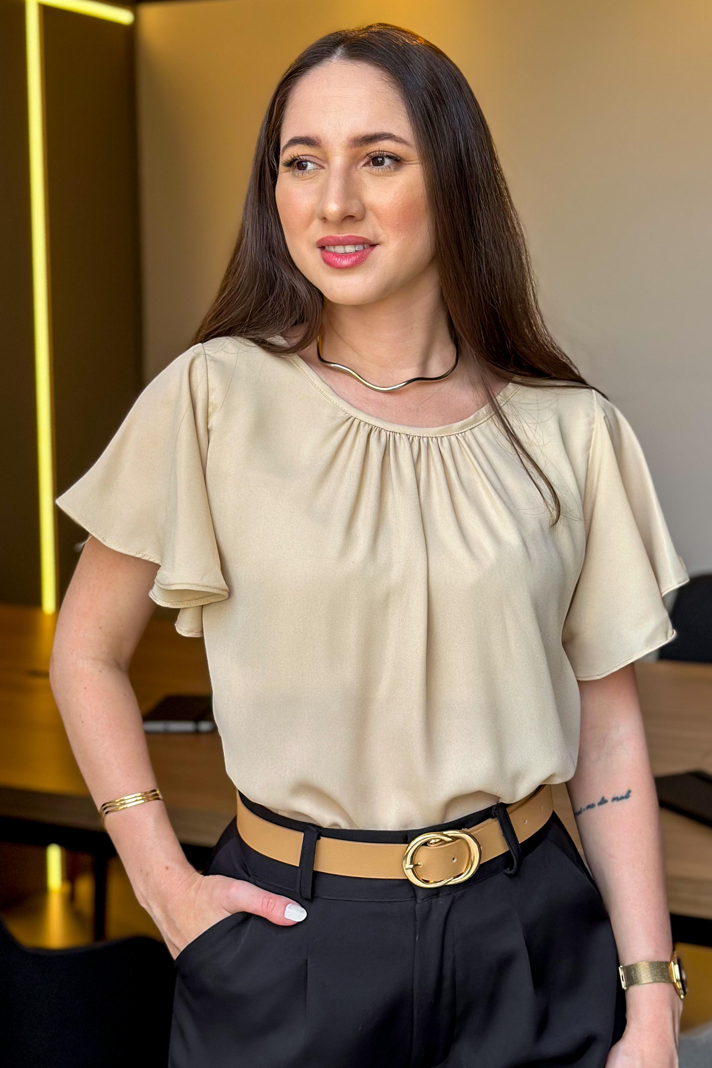 Blusa Manga Flutuante Pregas Colo Alessandra Bege