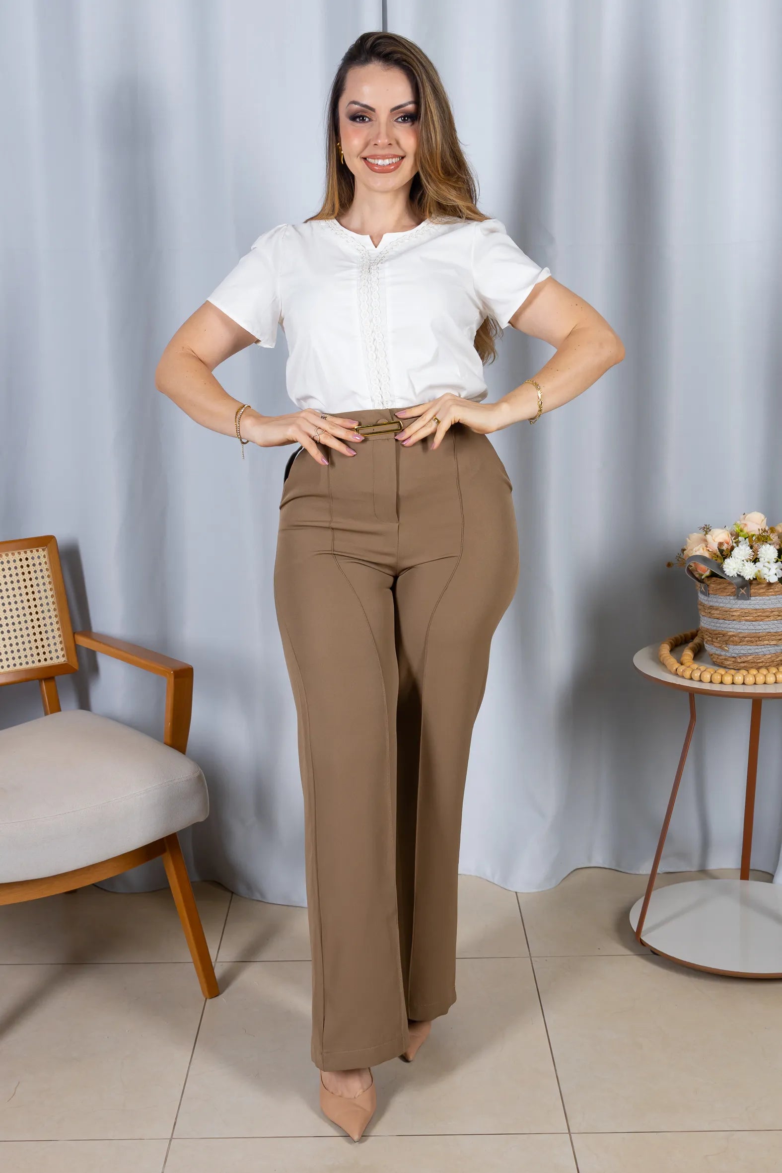 Blusa Manga Curta em Visco Mix Decote em "V" Detalhe Bordado Morgana Branca