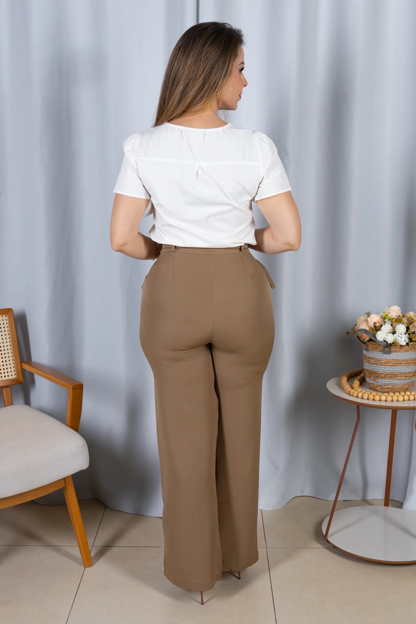 Blusa Manga Curta em Visco Mix Decote em "V" Detalhe Bordado Morgana Branca