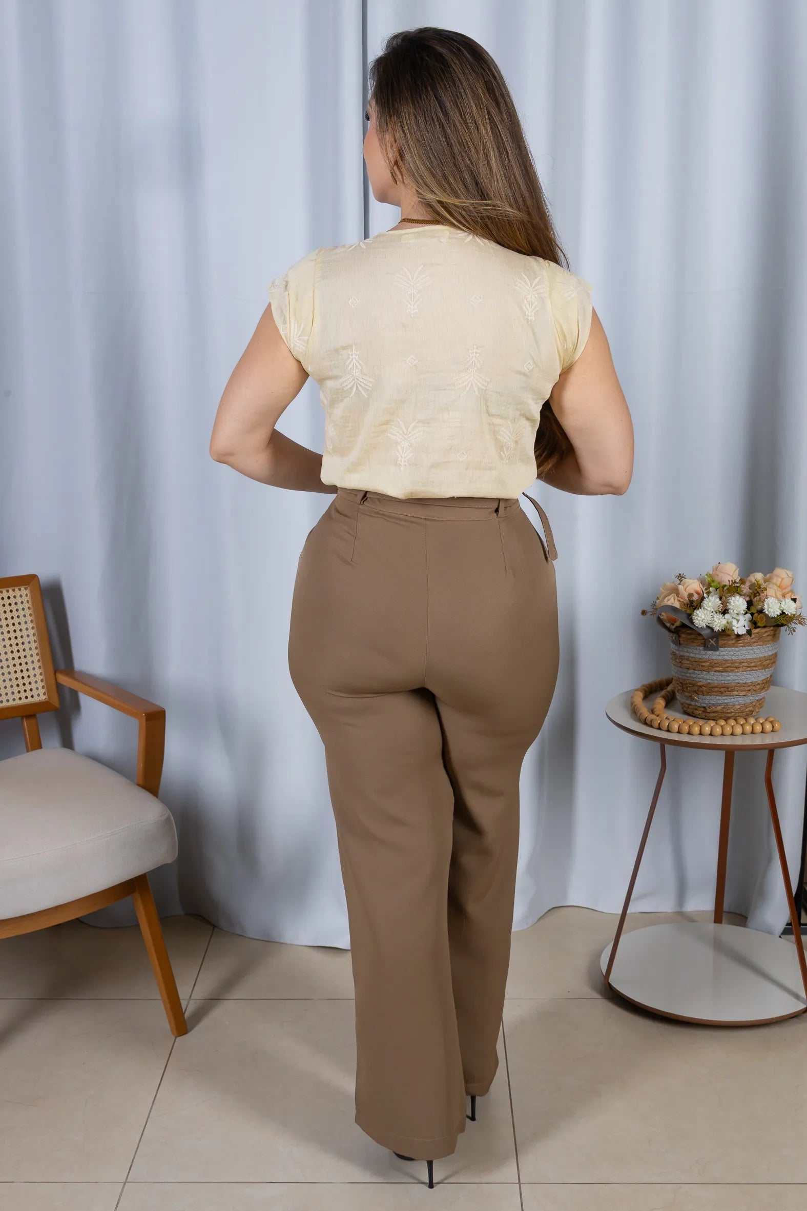 Blusa Manga Curta Detalhe em Camadas em Visco Mix Bordado Verônica Creme