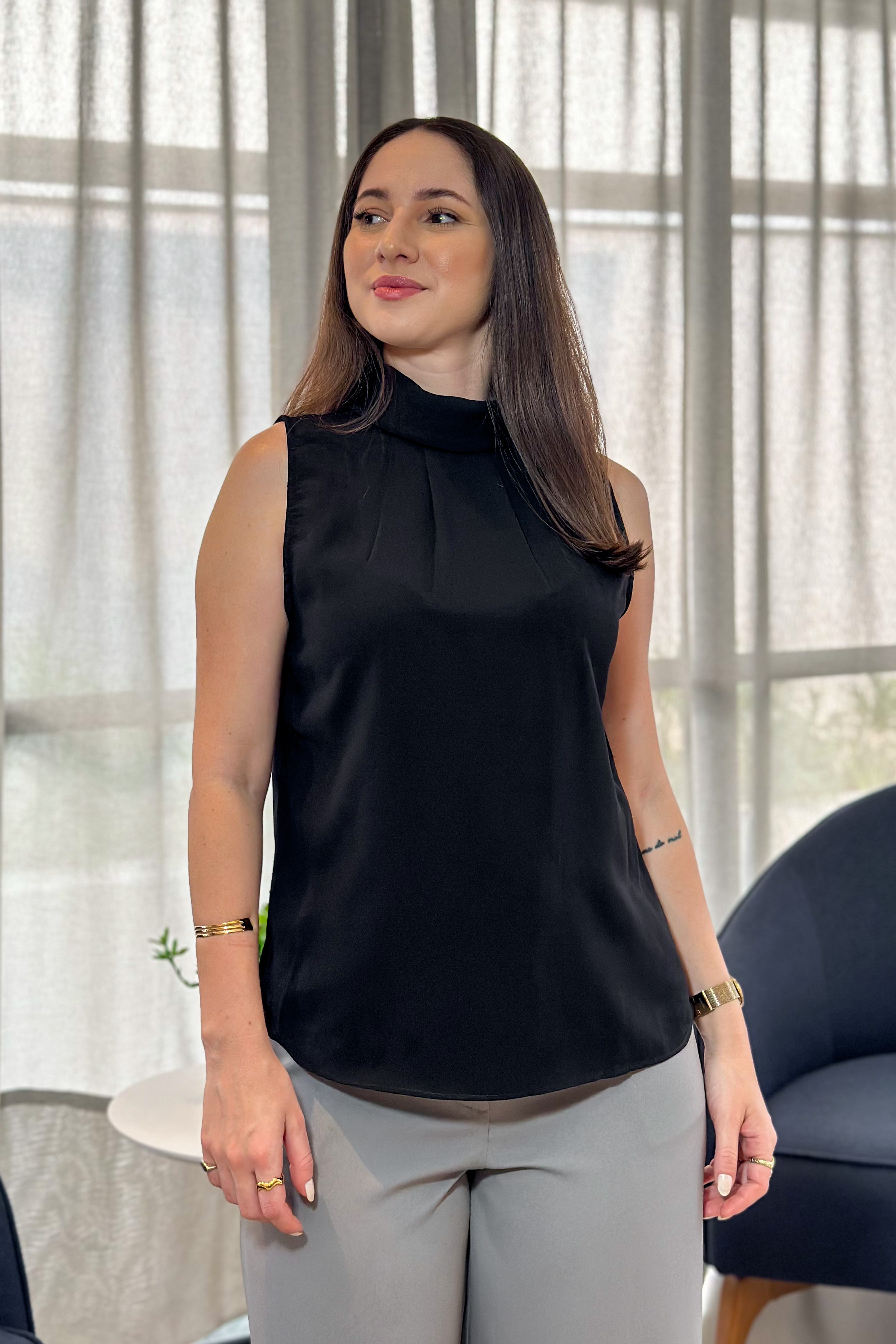Blusa Gola Alta Alice Preta