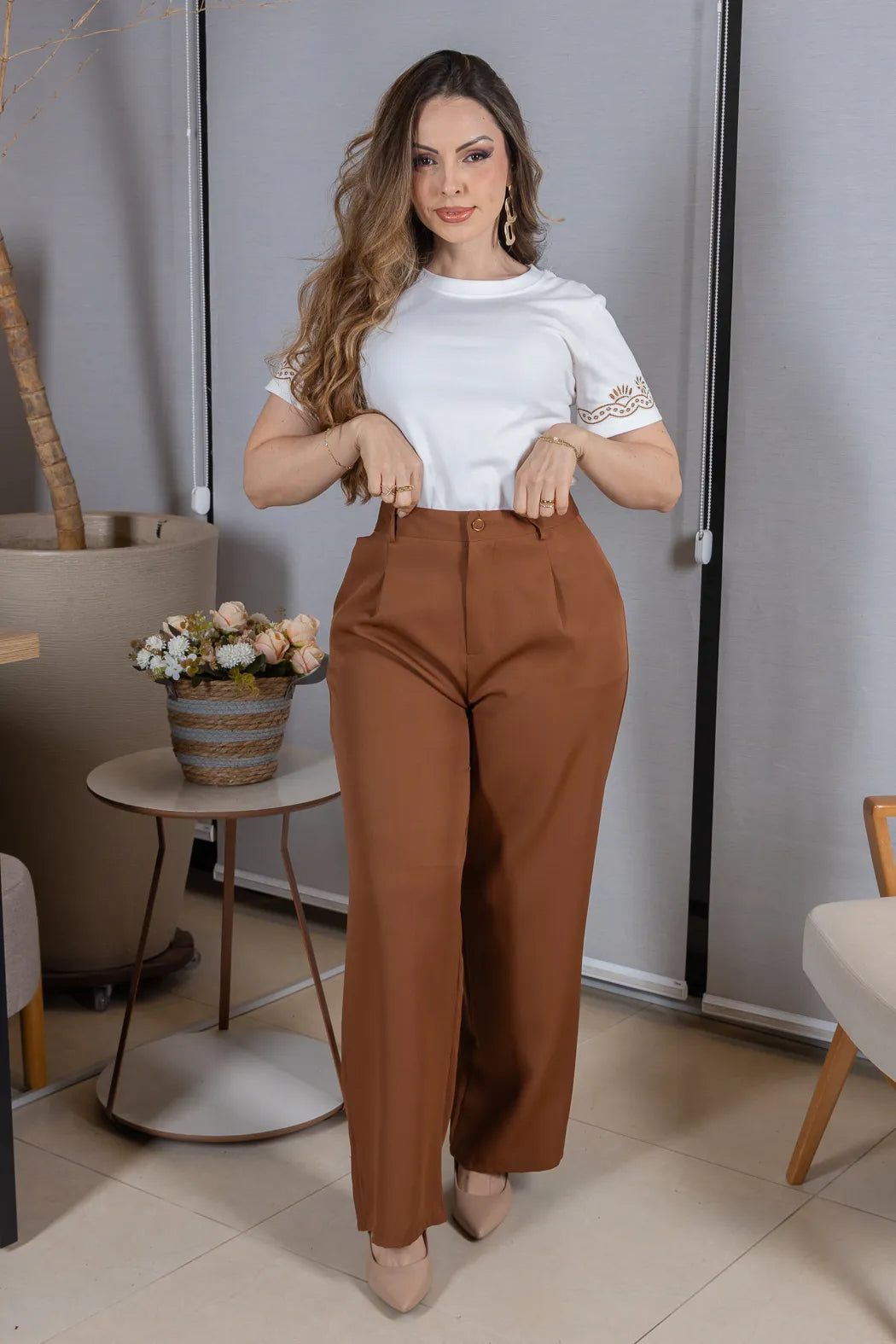 Blusa Manga Curta com Detalhe Bordado Floral em Cotton Lycra Samantha Branca