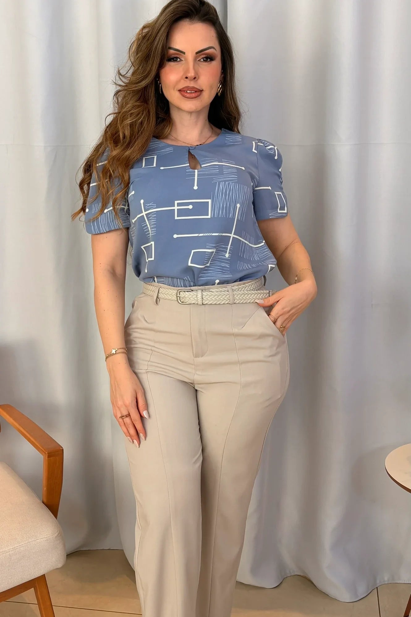 Conjunto: Blusa Samara Estampada Azul + Calça Reta Bianca Gelo