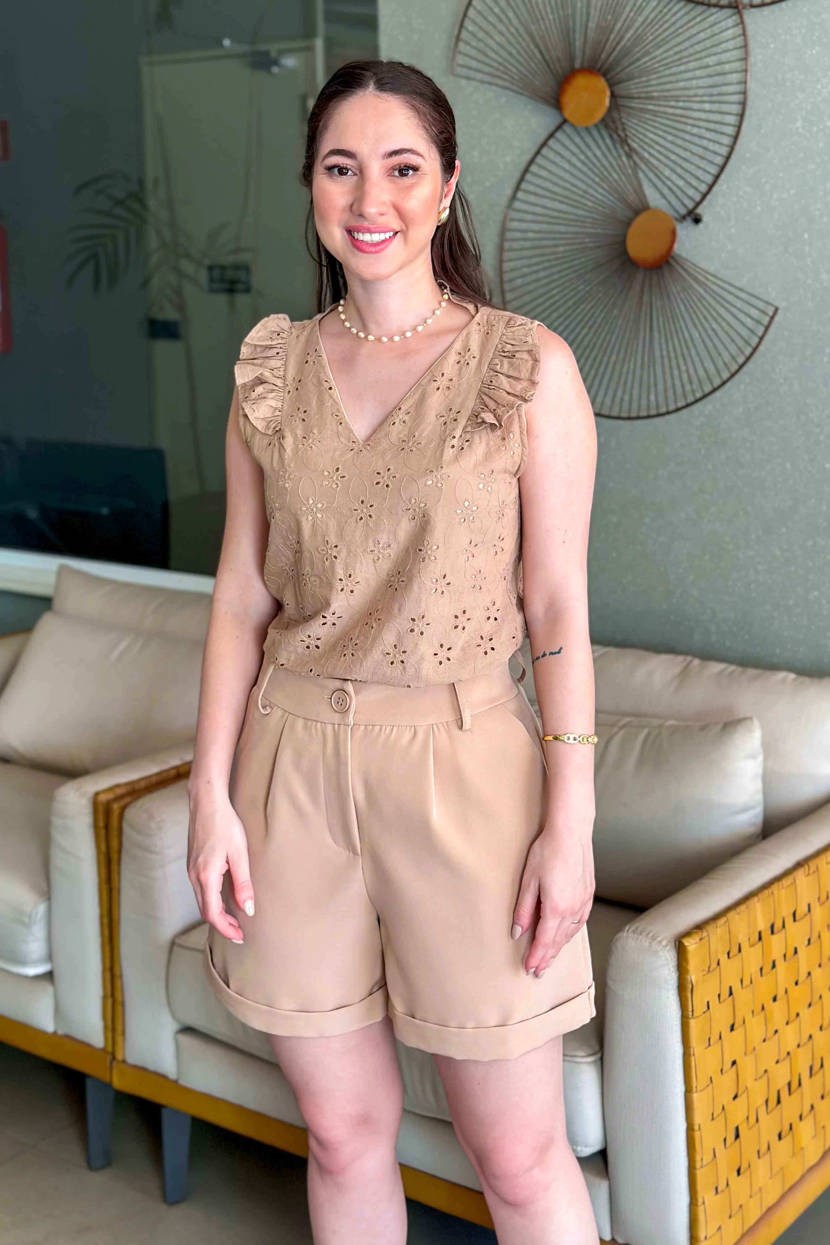 Short Detalhe Barra Monique Bege