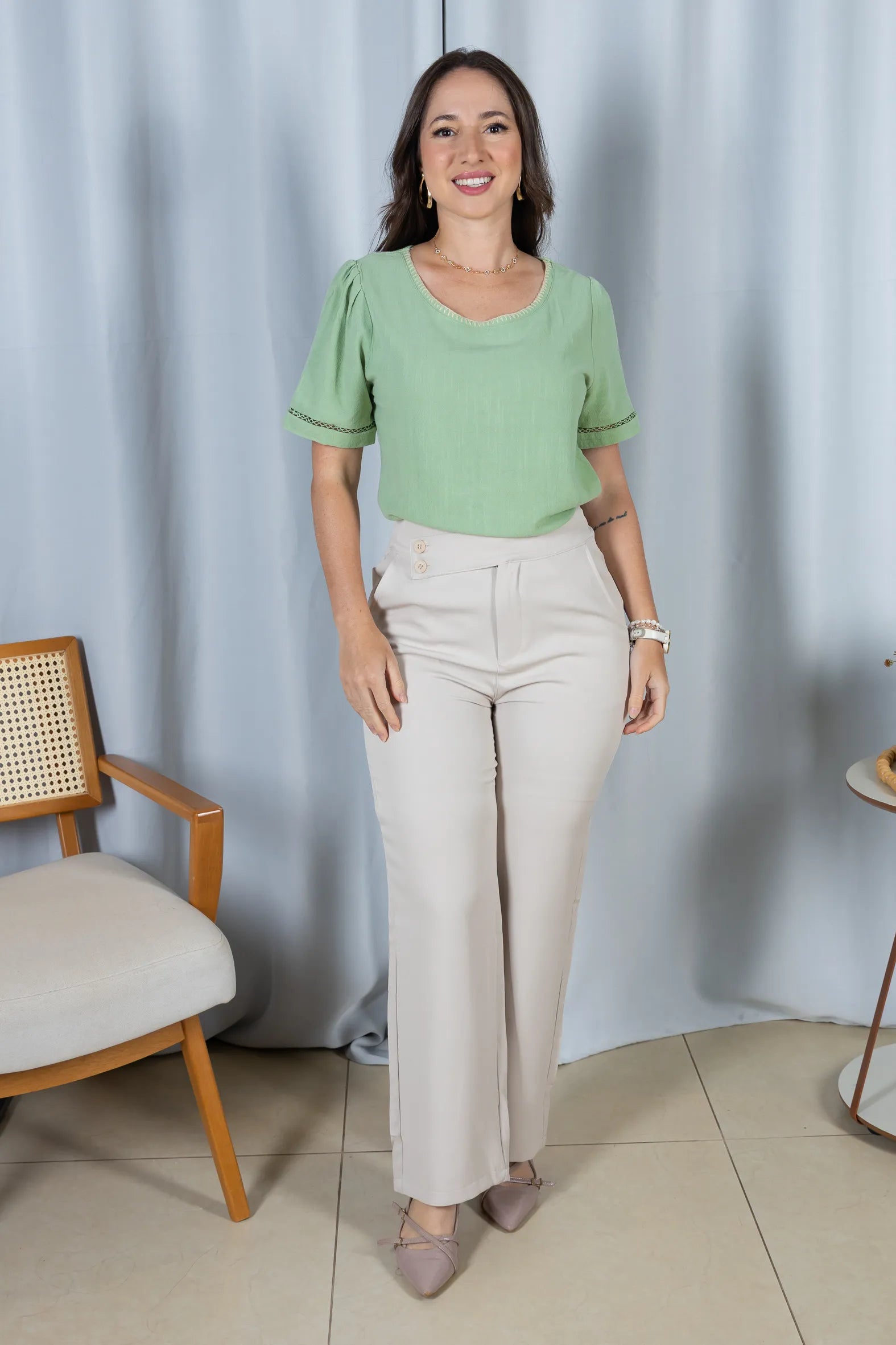 Blusa Manga Curta em Visco-Linho com Entremeio Bordado Viviane Verde