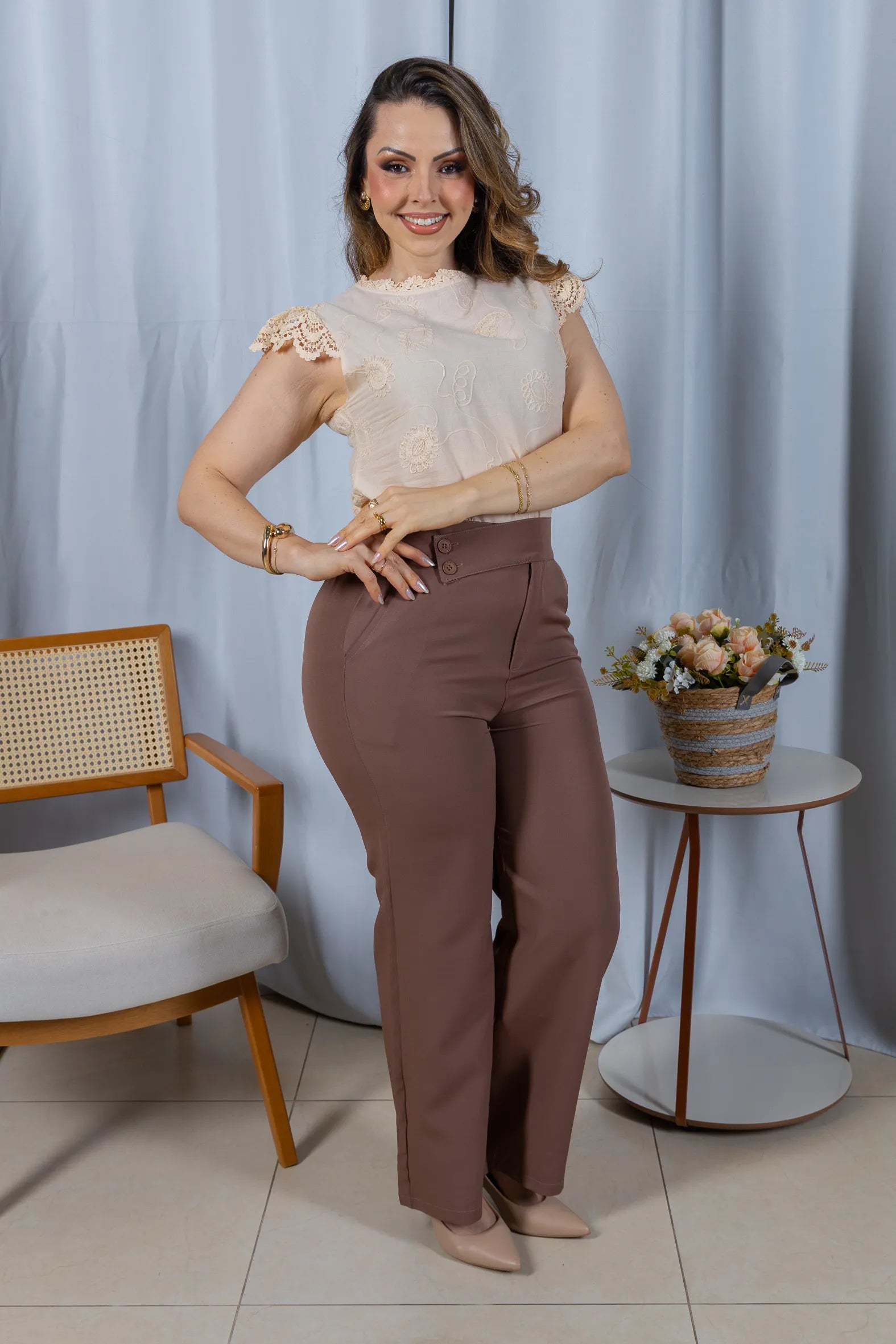 Blusa Manga Curta em Laise com Detalhes em Renda Mirela Creme