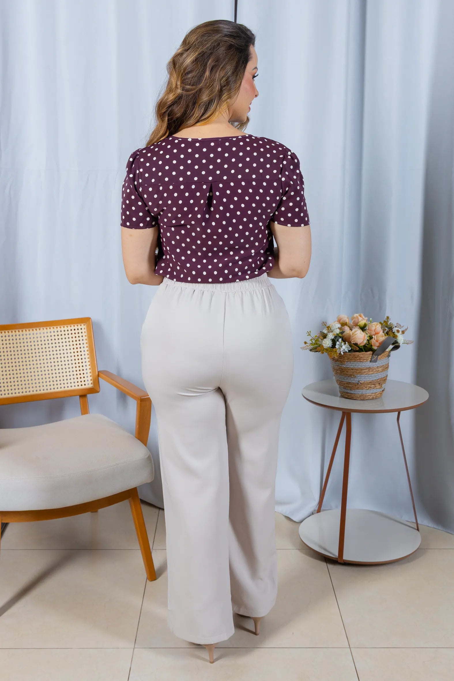 Blusa Manga Curta em Crepe Classic com Botões e Estampa Poá Tânia Roxo Berinjela