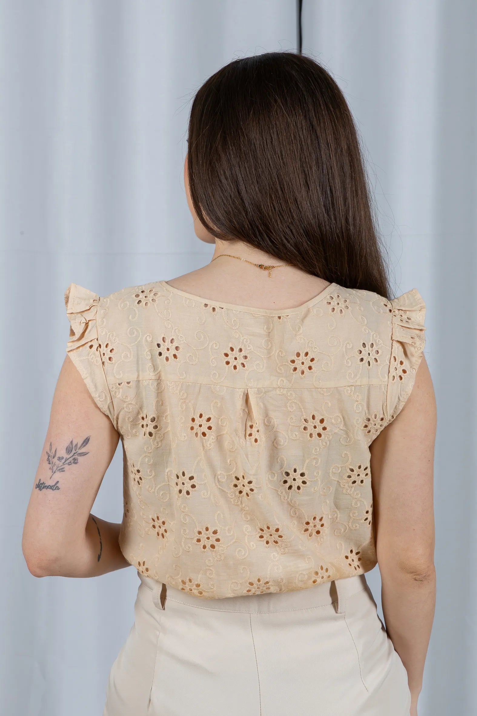 Regata Babados Detalhe Botão Em Cotton Laise Estela Bege