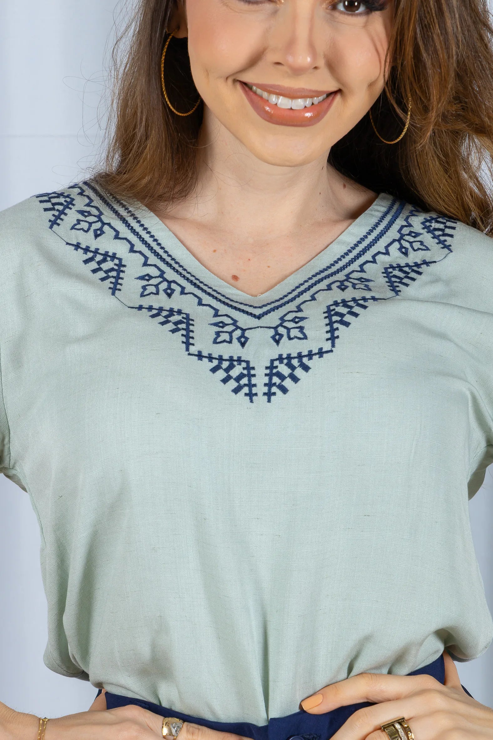 Blusa Manga Curta Detalhe Colo Bordado Visco Linho Jaqueline Verde