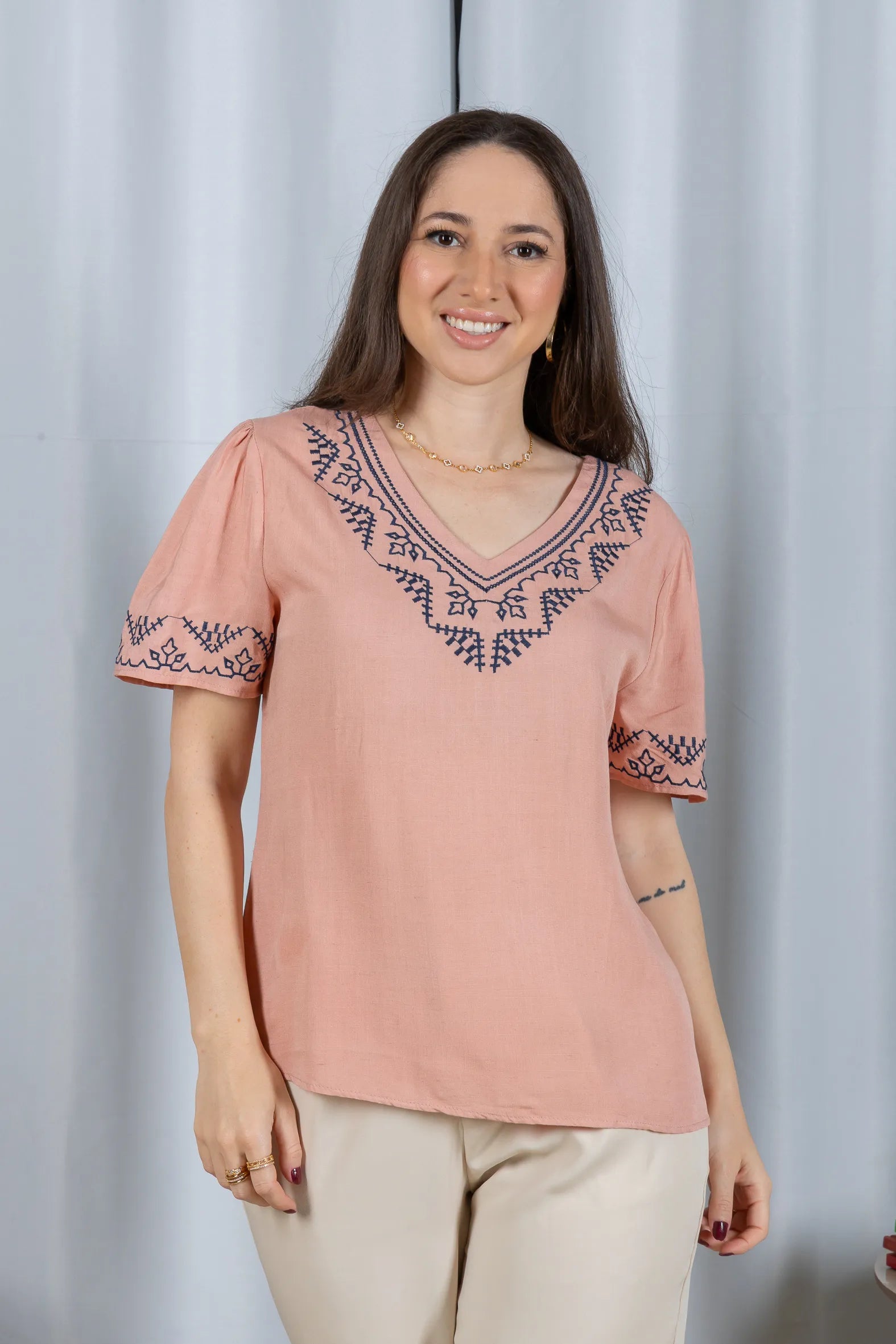 Blusa Manga Curta Detalhe Colo Bordado Visco Linho Jaqueline Rosa