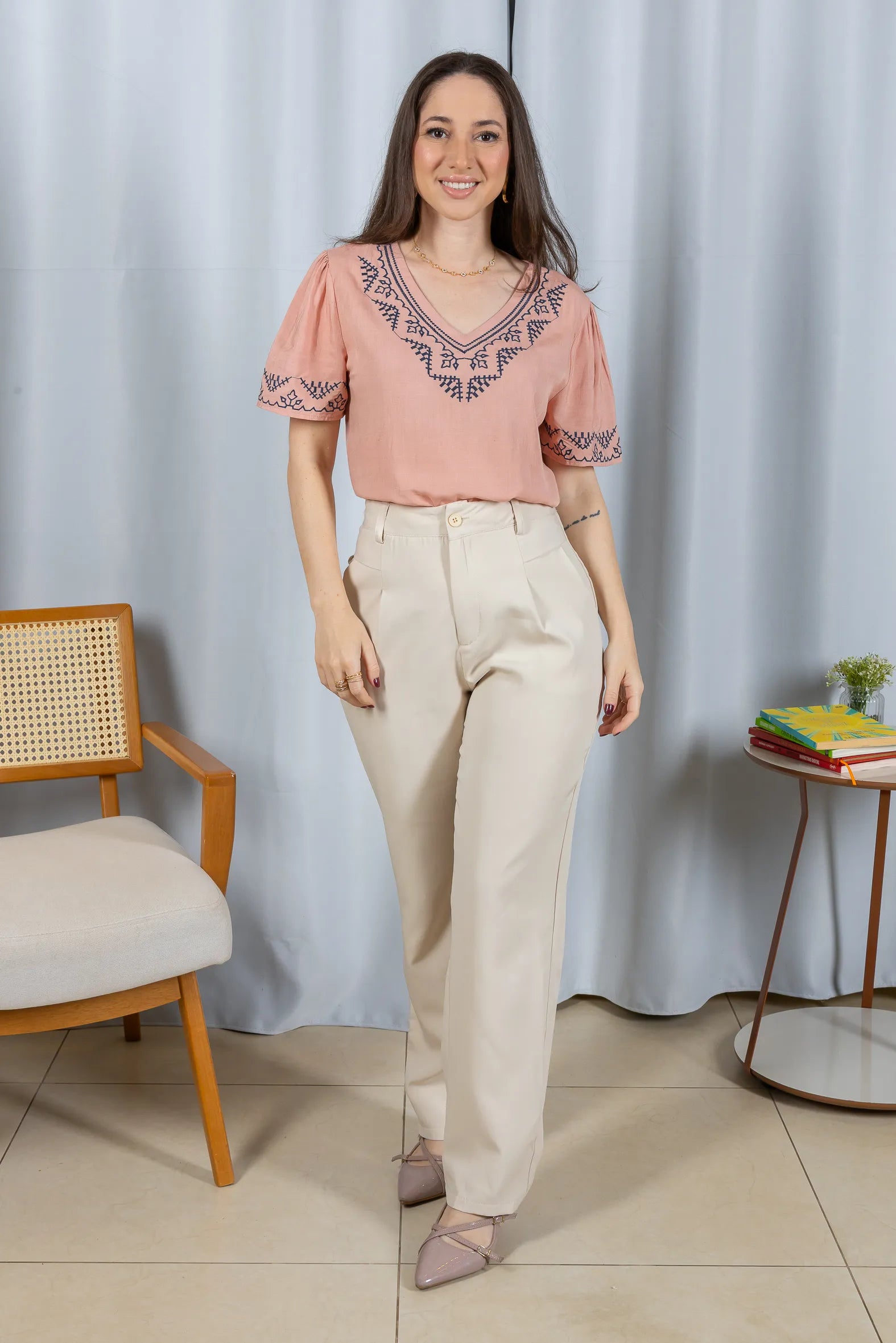 Blusa Manga Curta Detalhe Colo Bordado Visco Linho Jaqueline Rosa