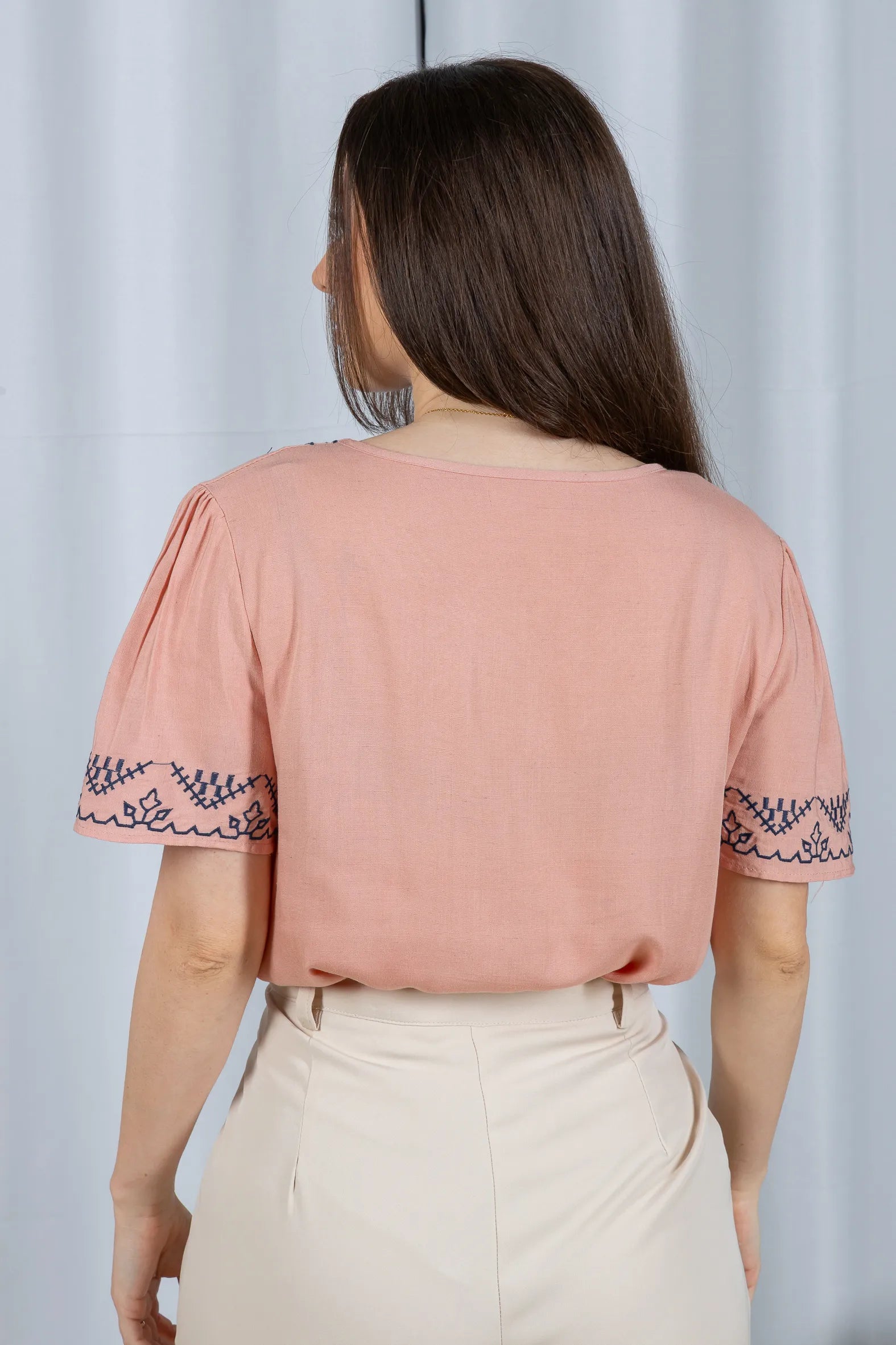 Blusa Manga Curta Detalhe Colo Bordado Visco Linho Jaqueline Rosa