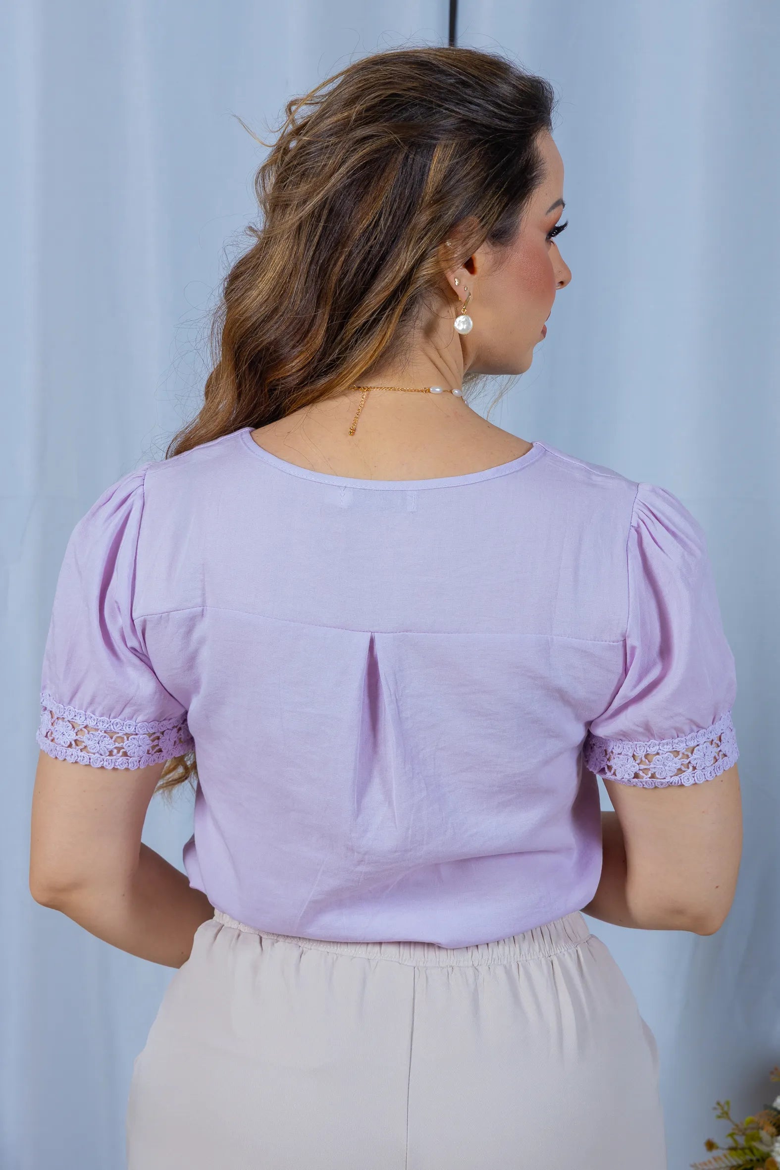Blusa Manga Curta em Cotton Mix com Detalhe em Crochê Paula Lilás