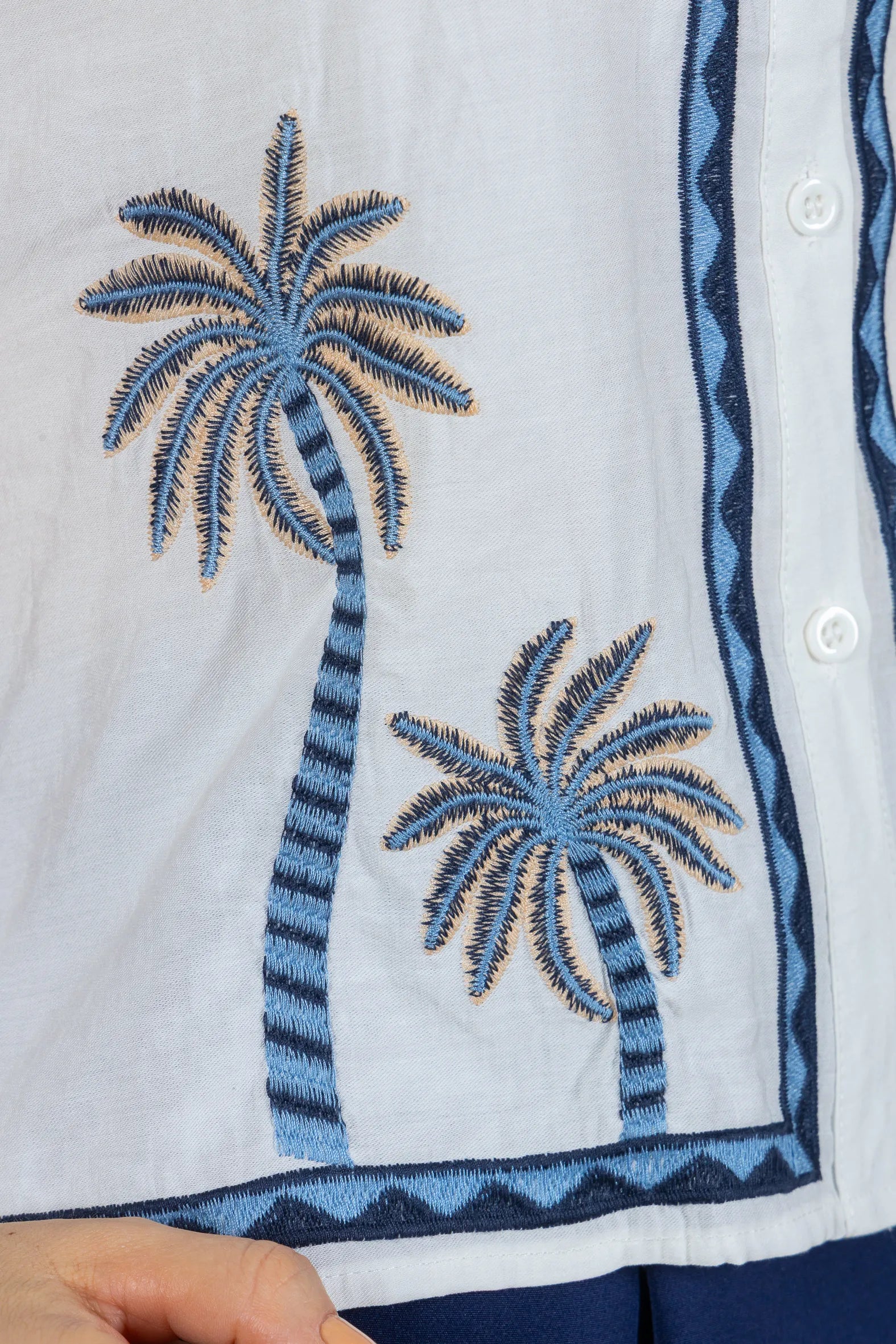 Camisa Regata Detalhe Bordado Visco Brise Fabi Branca