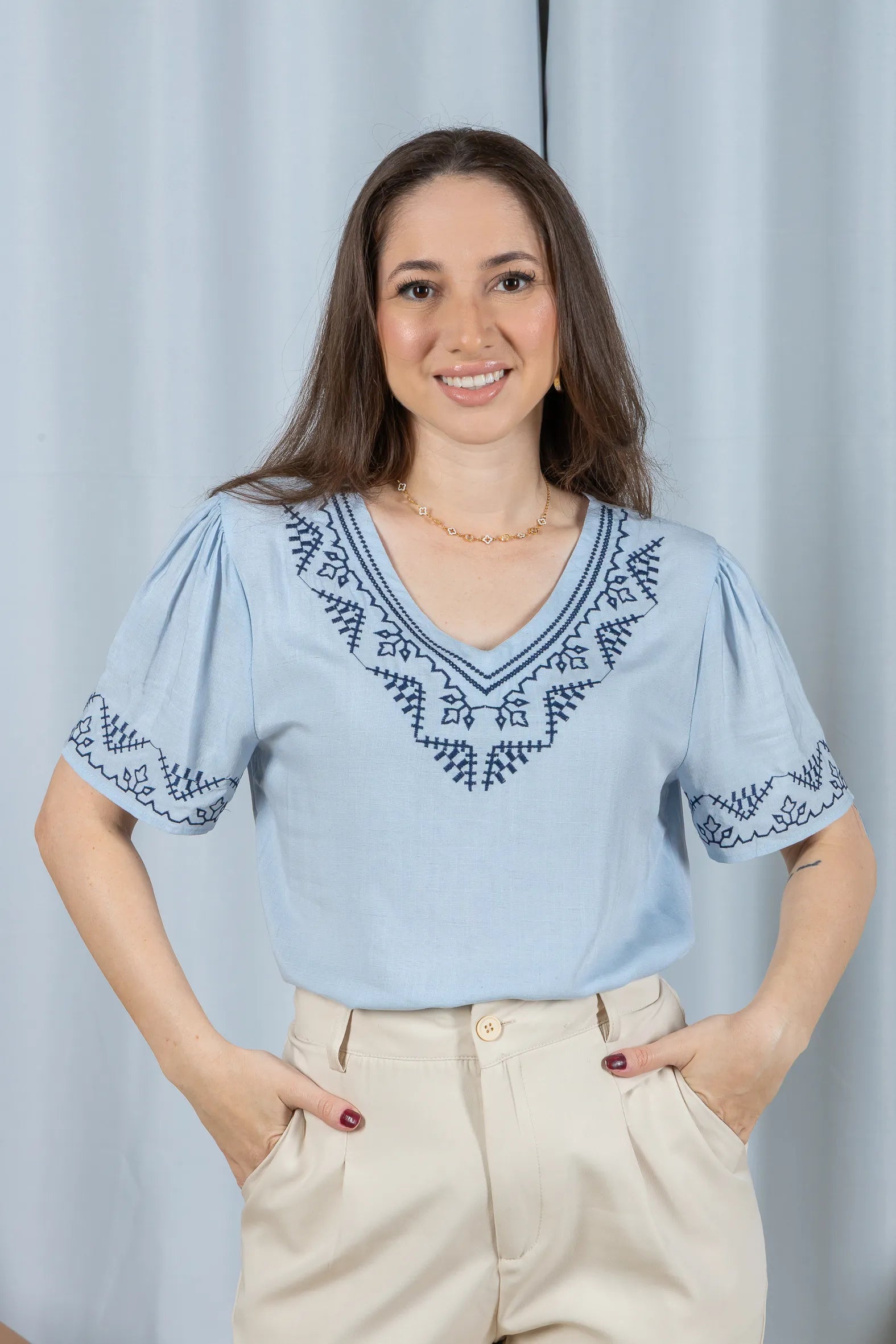 Blusa Manga Curta Detalhe Colo Bordado Visco Linho Jaqueline Azul