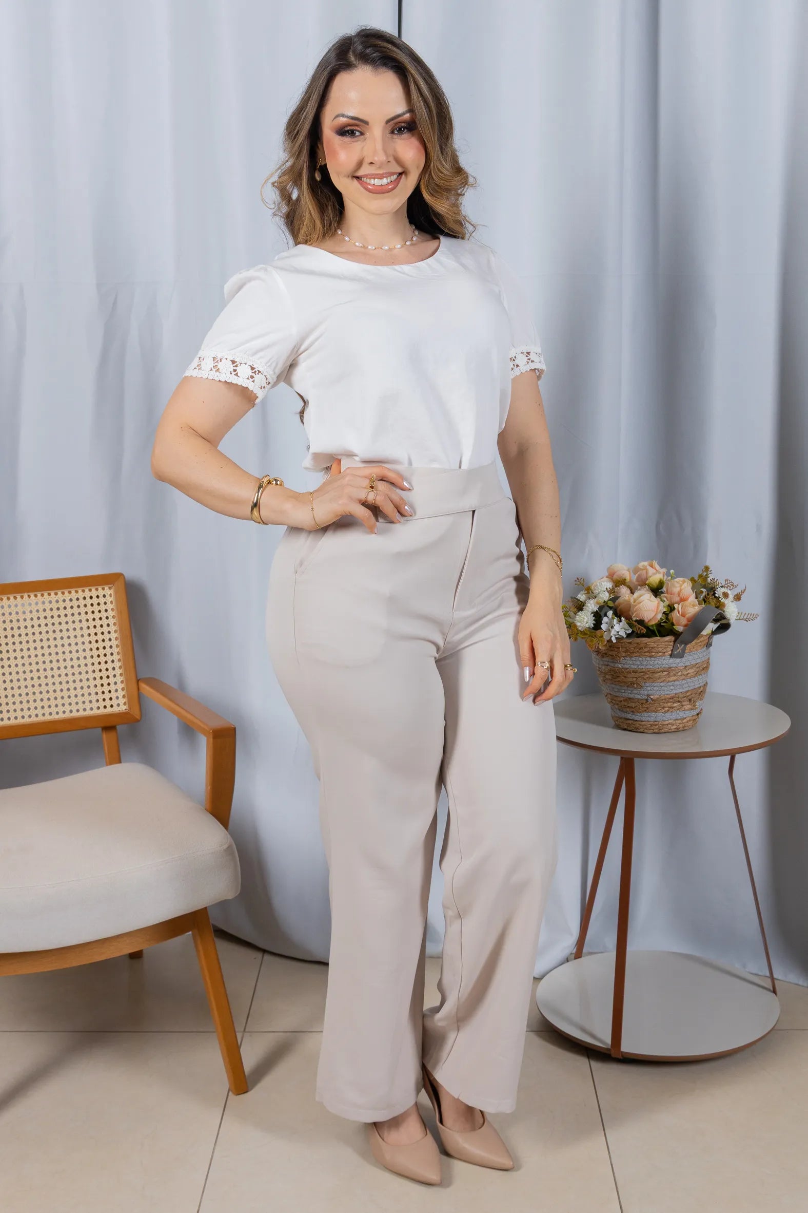 Blusa Manga Curta em Cotton Mix com Detalhe em Crochê Paula Branca
