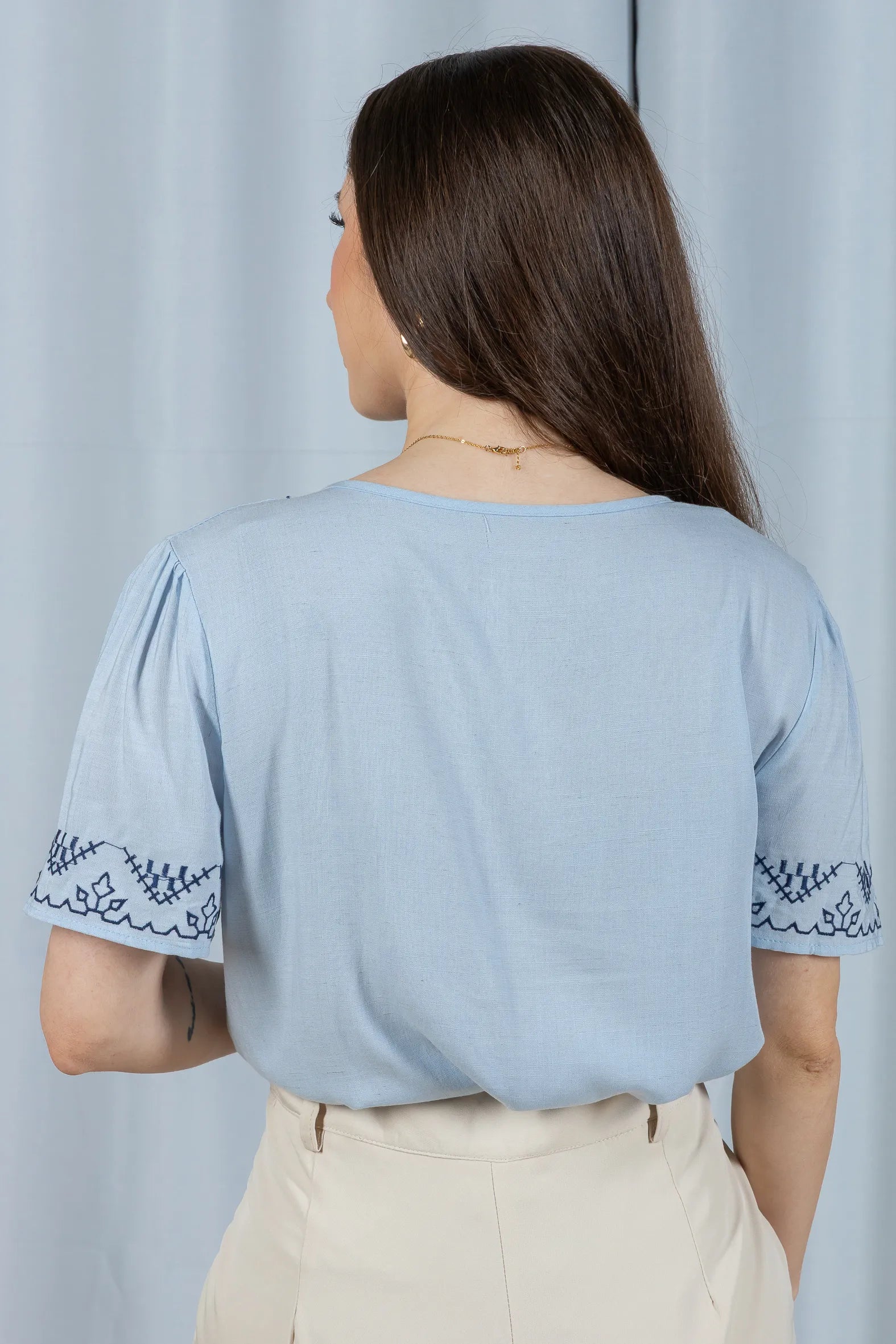 Blusa Manga Curta Detalhe Colo Bordado Visco Linho Jaqueline Azul