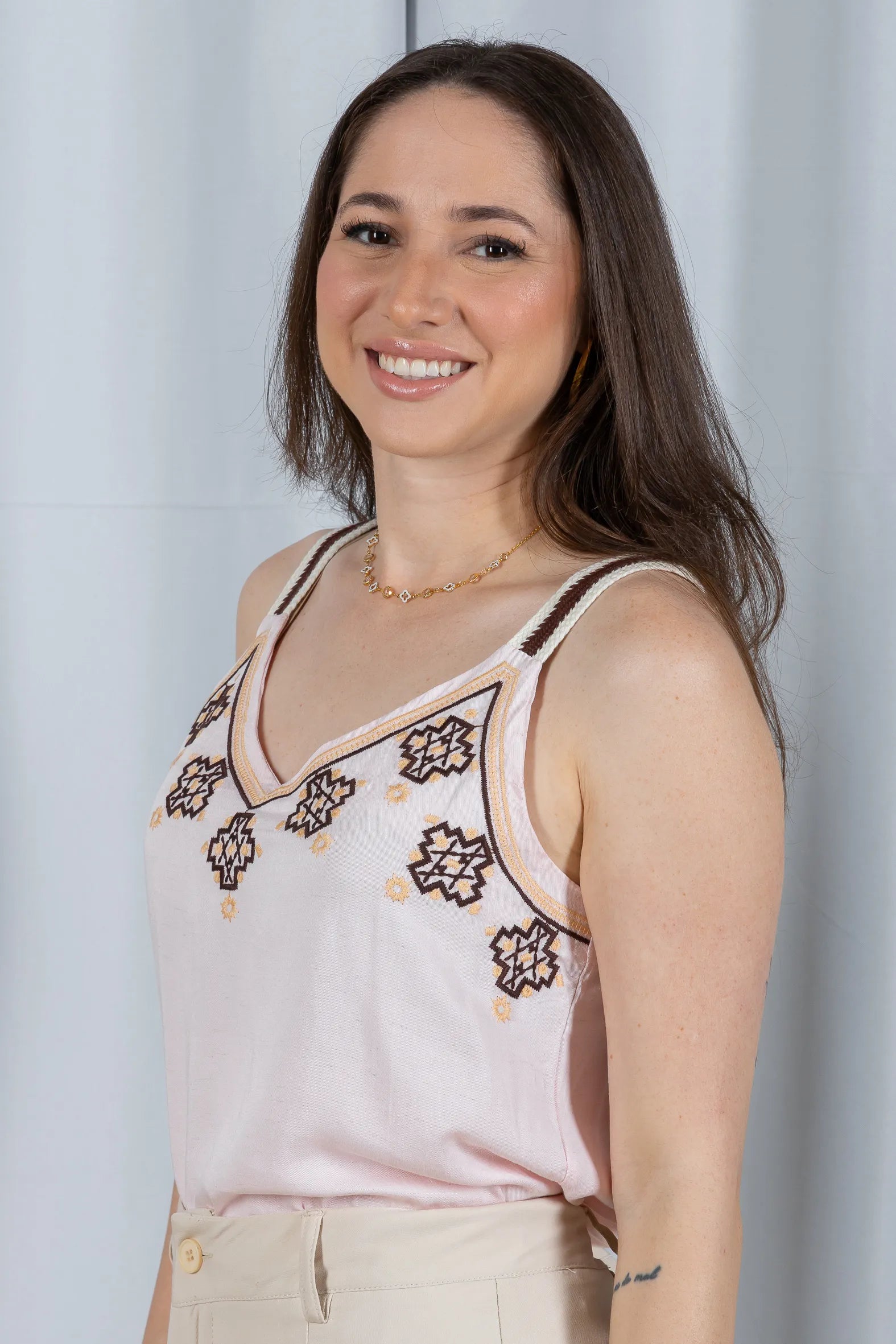 Regata Detalhe Bordado Decote Busto Visco Linho Luciana Rosa