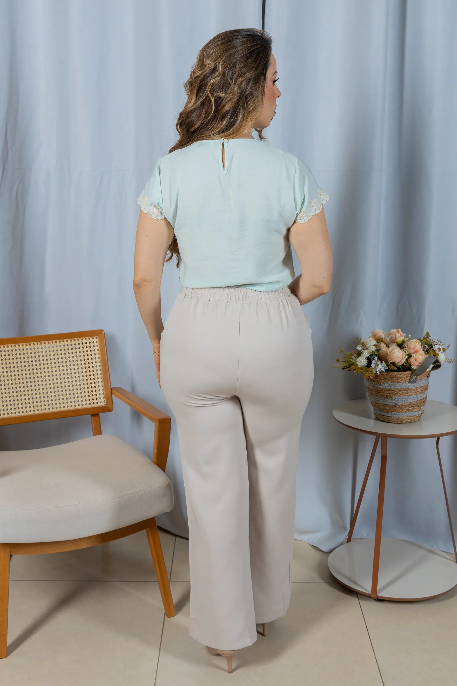 Blusa Manga Curta em Visco Soft com Detalhes Delicados Karina Verde