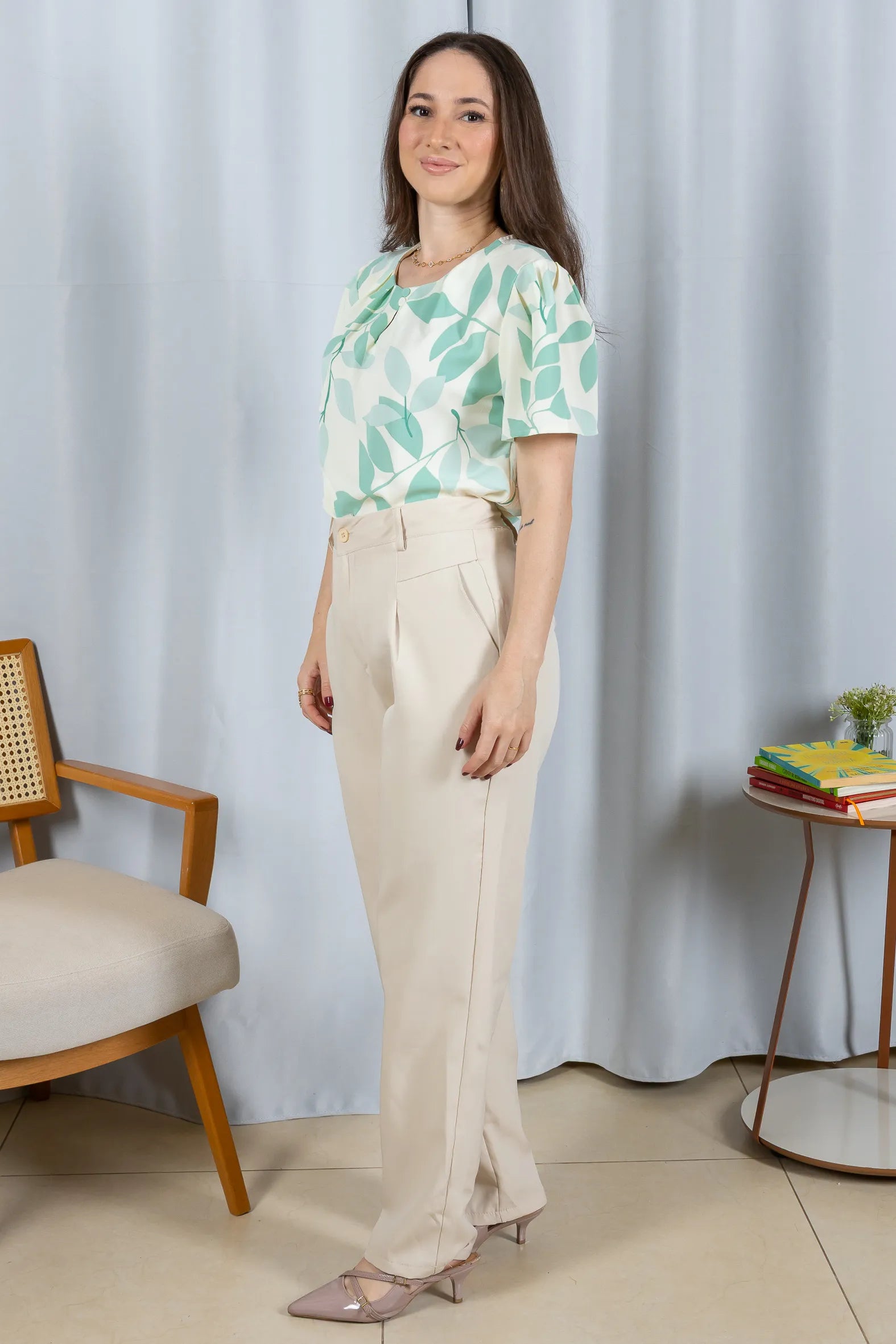 Blusa Manga Curta Estampada Folhagem Crepe Classic Joelma Verde