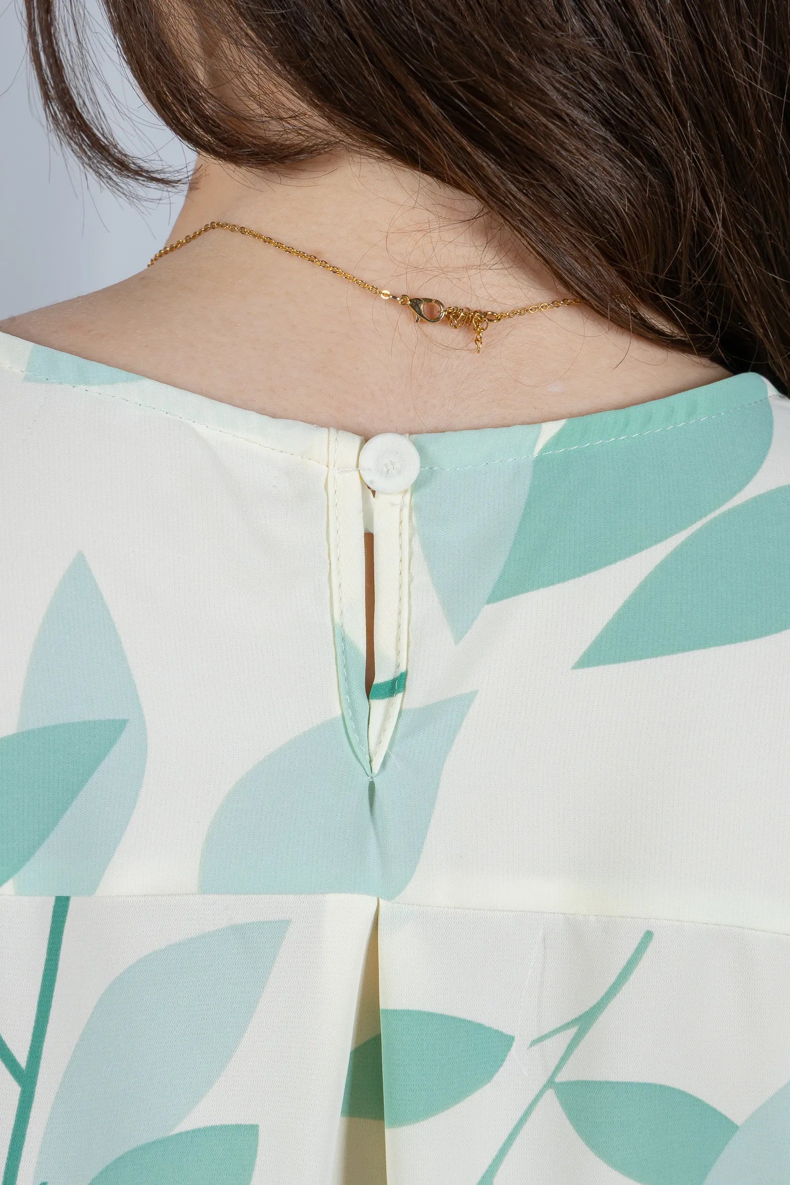 Blusa Manga Curta Estampada Folhagem Crepe Classic Joelma Verde