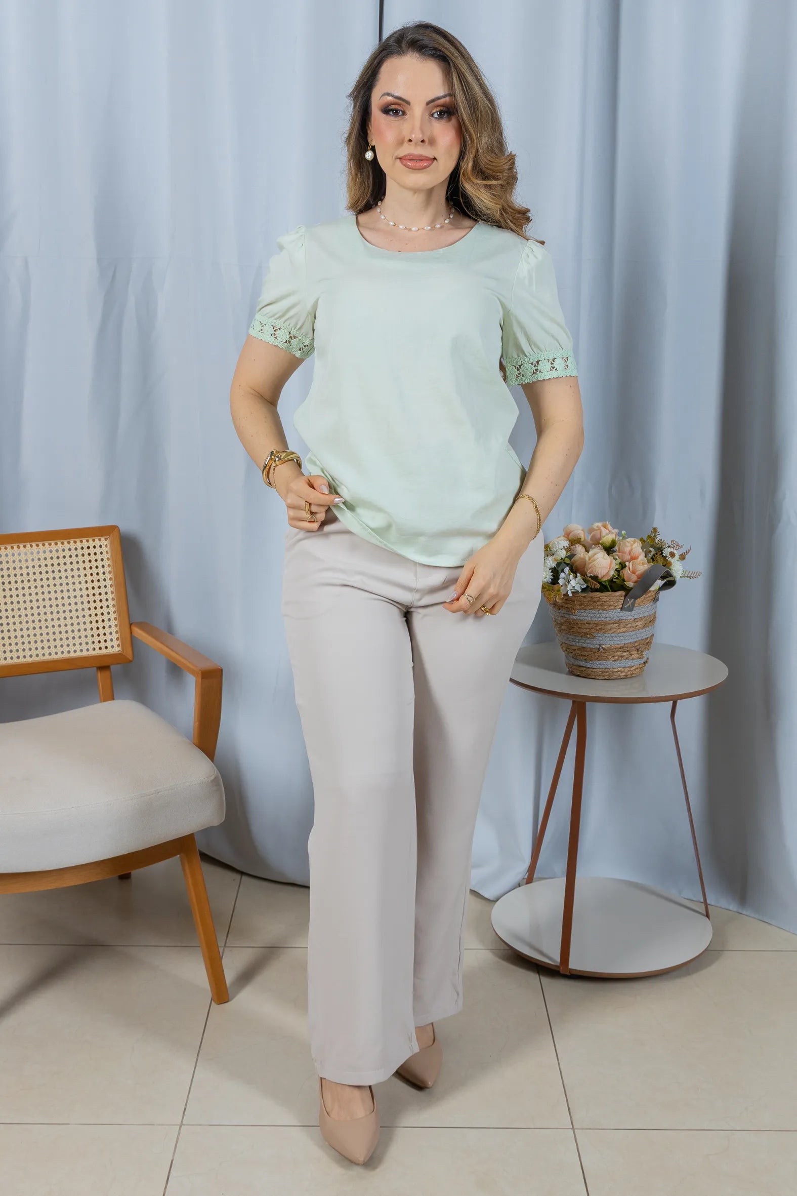Blusa Manga Curta em Cotton Mix com Detalhe em Crochê Paula Verde