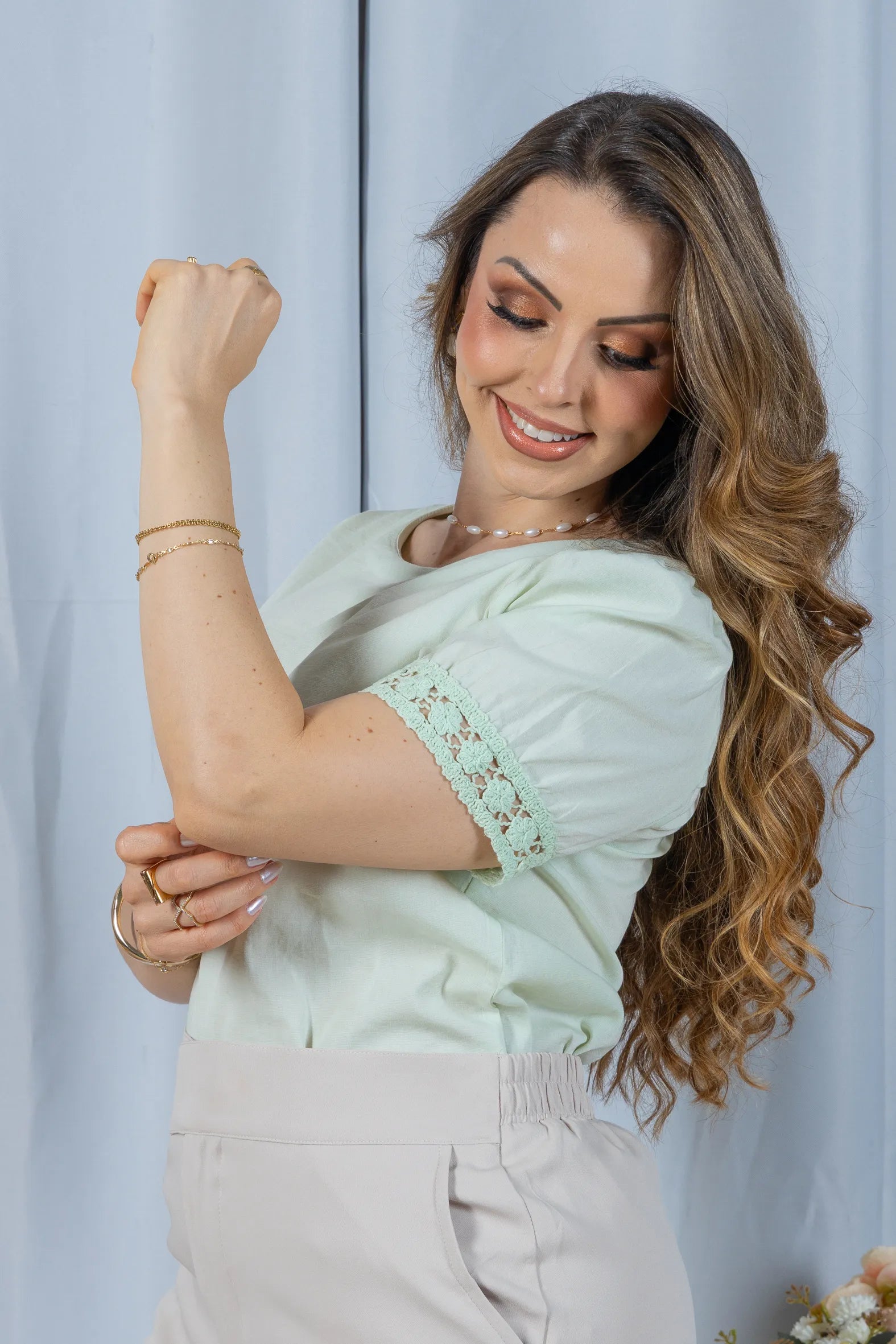 Blusa Manga Curta em Cotton Mix com Detalhe em Crochê Paula Verde