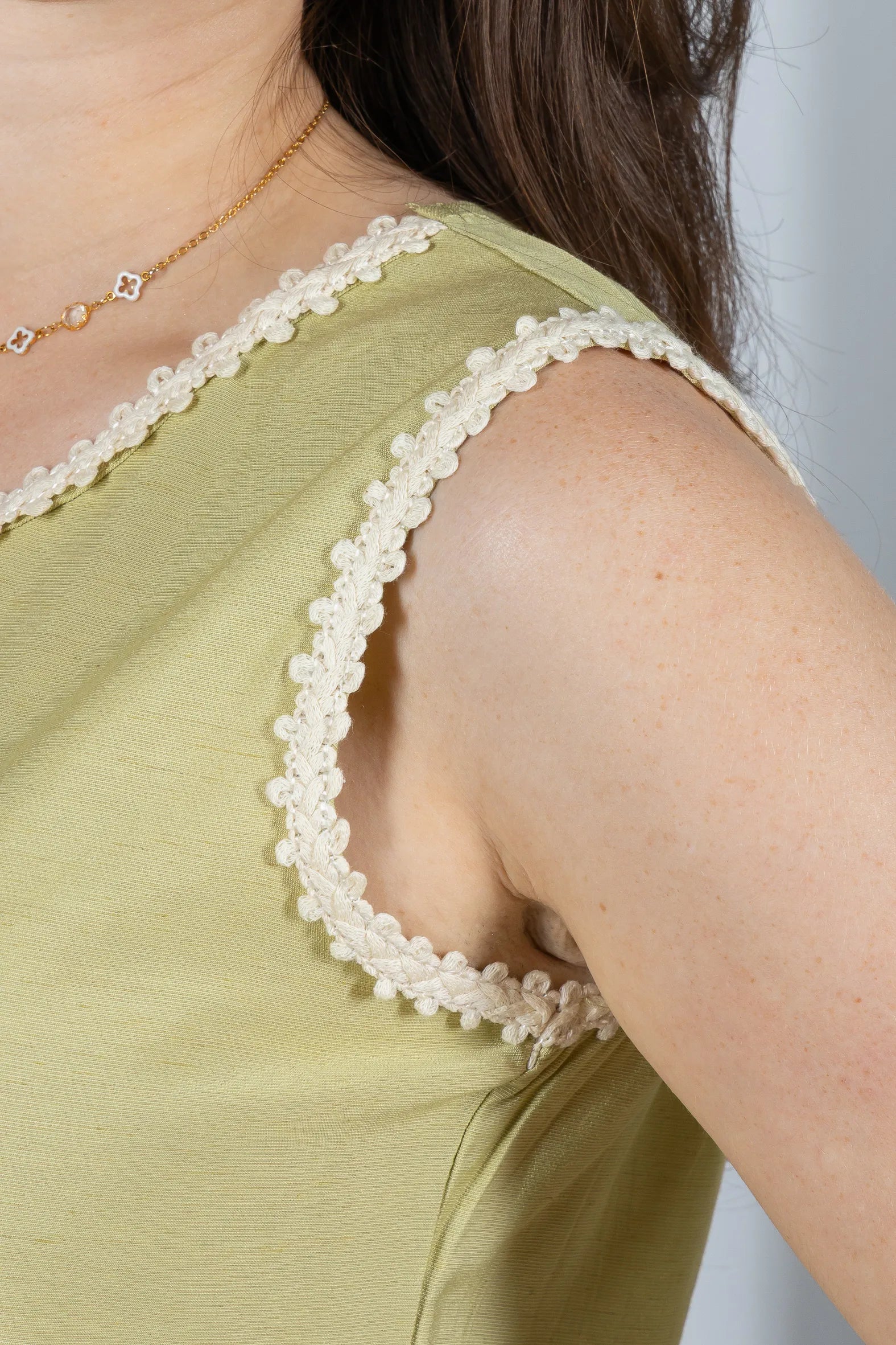 Regata Detalhe Acabamento Bordado Visco Brise Selma Verde