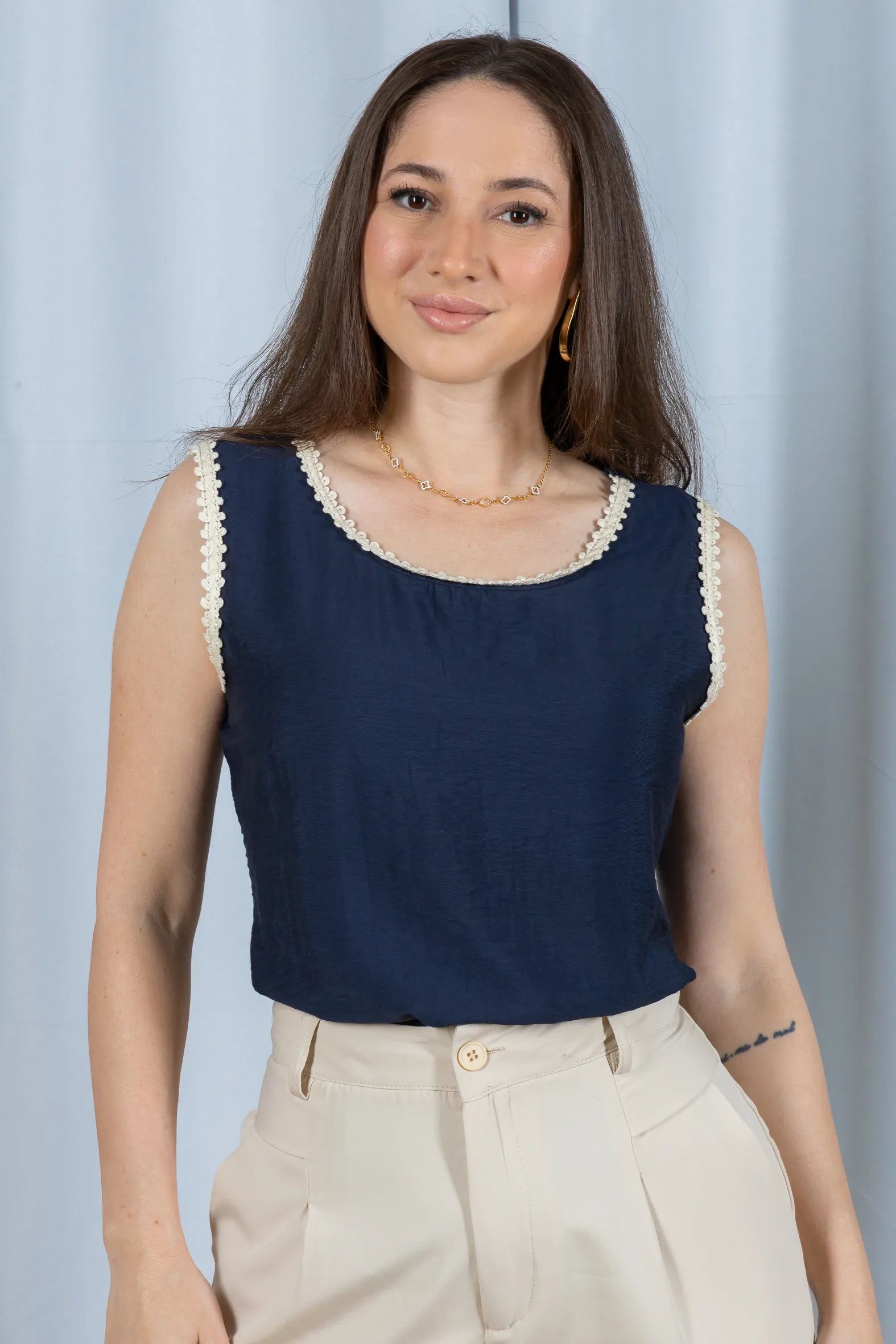 Regata Detalhe Acabamento Bordado Visco Brise Selma Azul Marinho