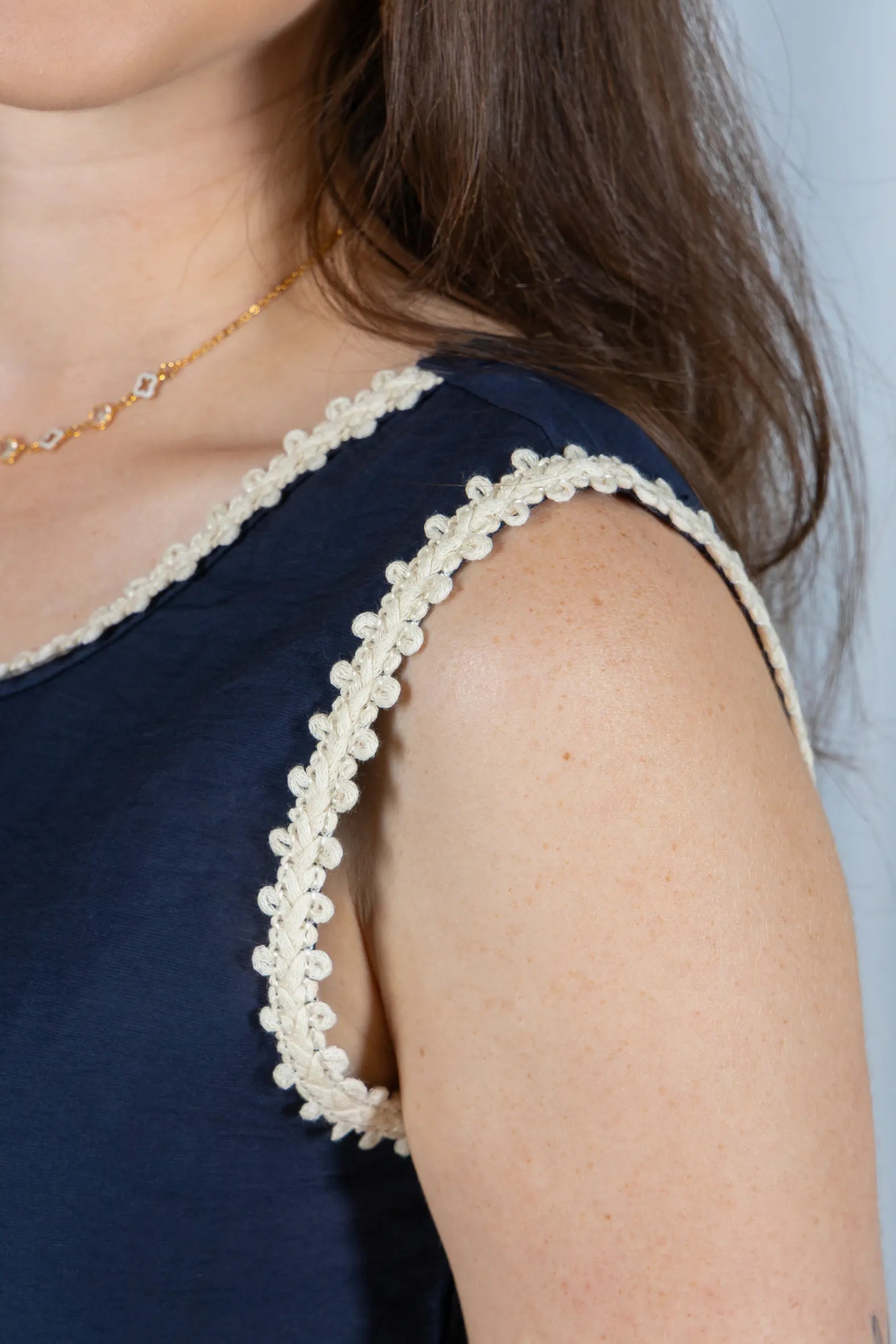 Regata Detalhe Acabamento Bordado Visco Brise Selma Azul Marinho