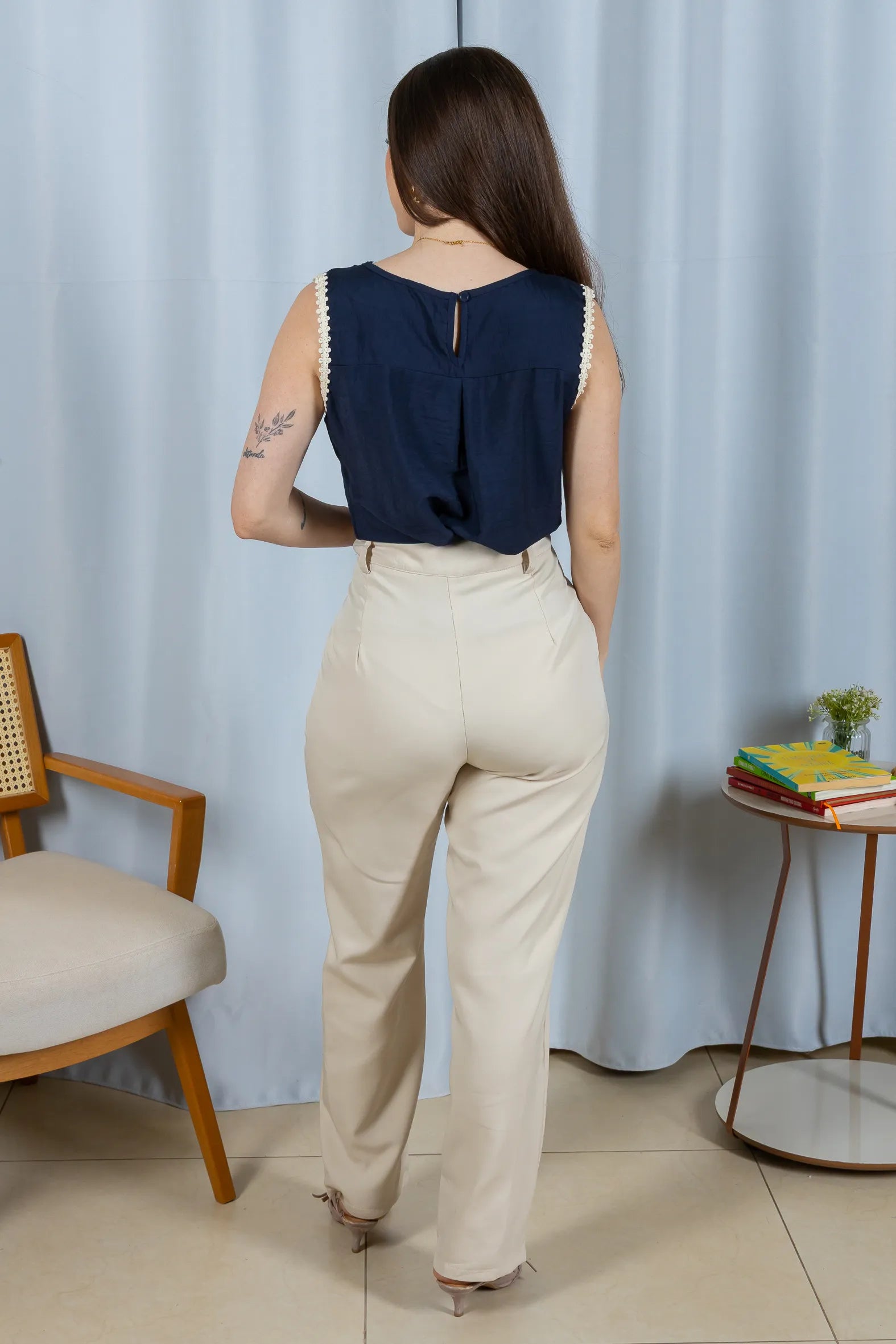 Regata Detalhe Acabamento Bordado Visco Brise Selma Azul Marinho