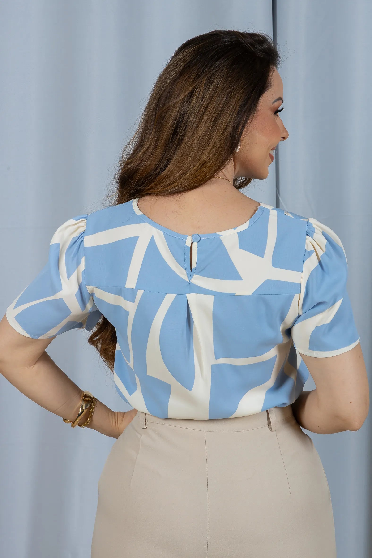 Blusa Manga Curta Estampa Geométrica Crepe Classic Rosana Azul
