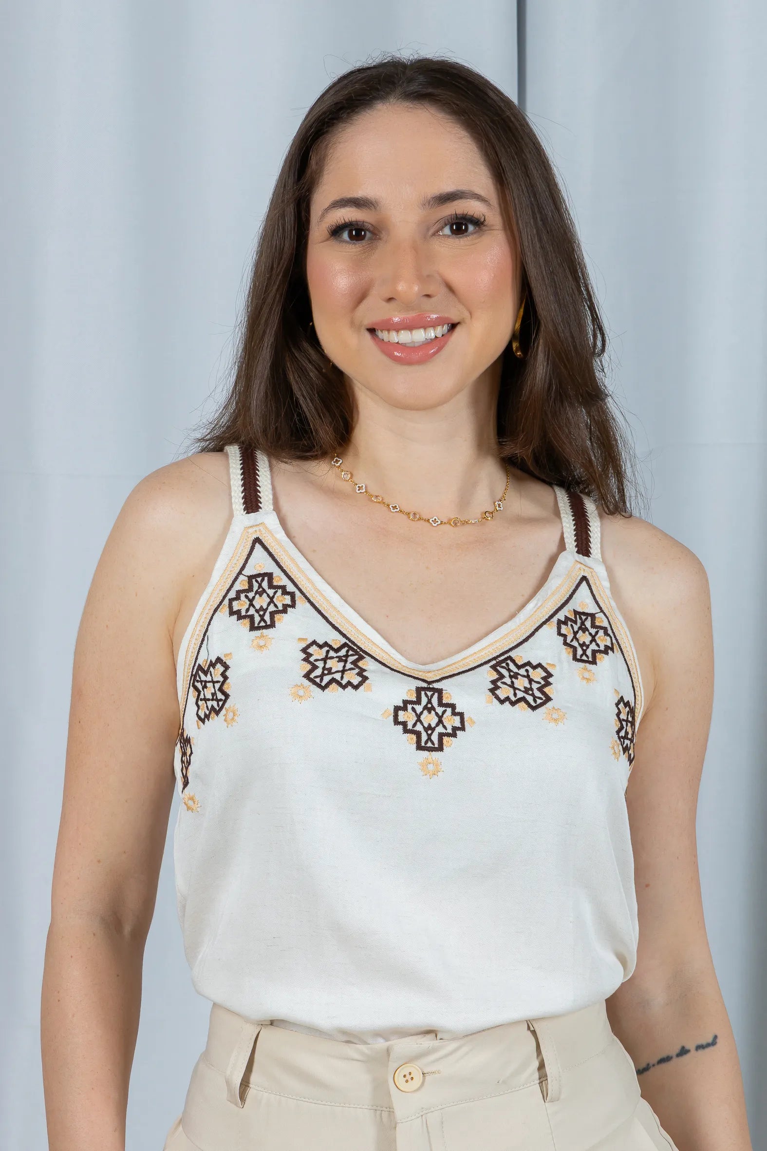 Regata Detalhe Bordado Decote Busto Visco Linho Luciana Branca