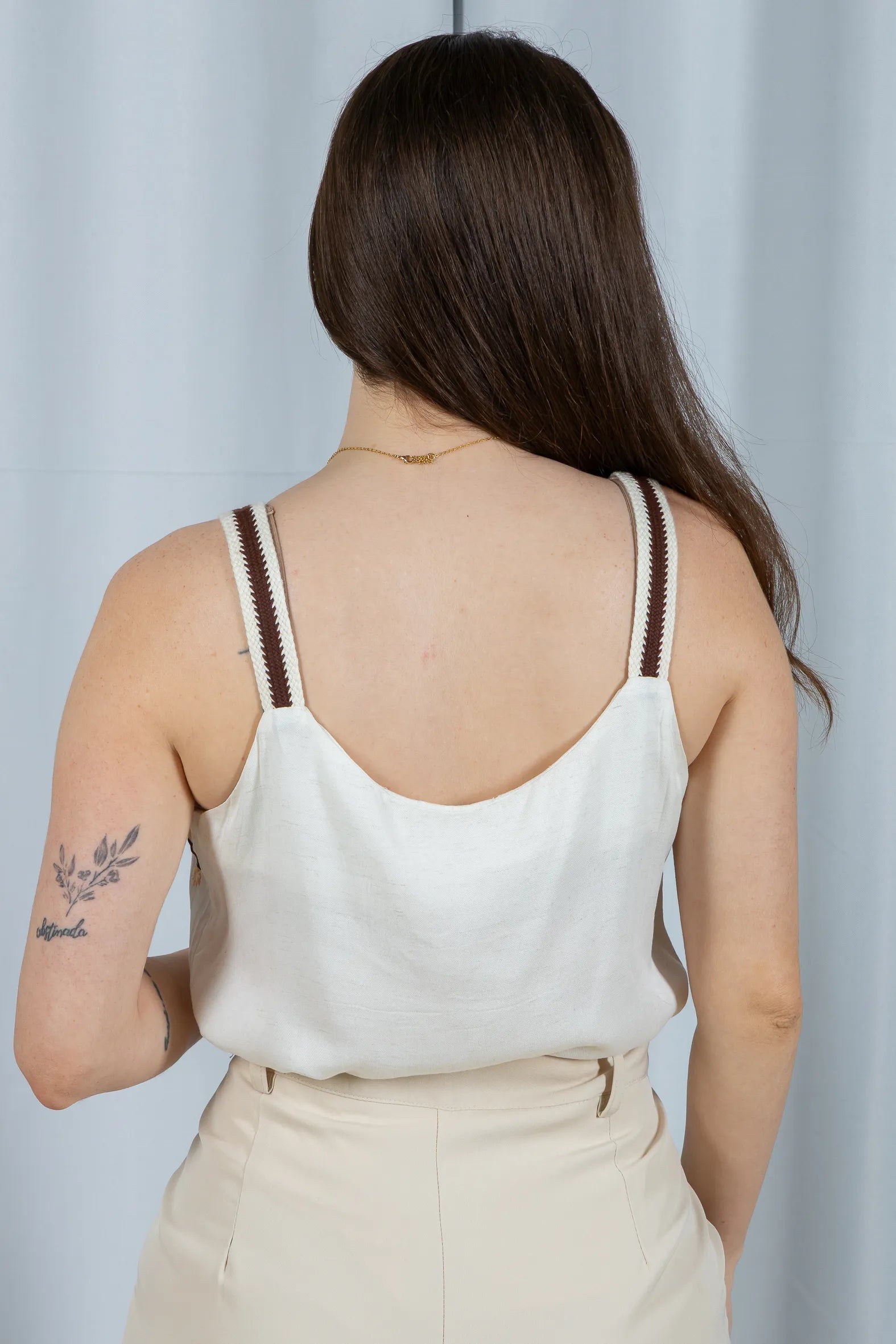 Regata Detalhe Bordado Decote Busto Visco Linho Luciana Branca