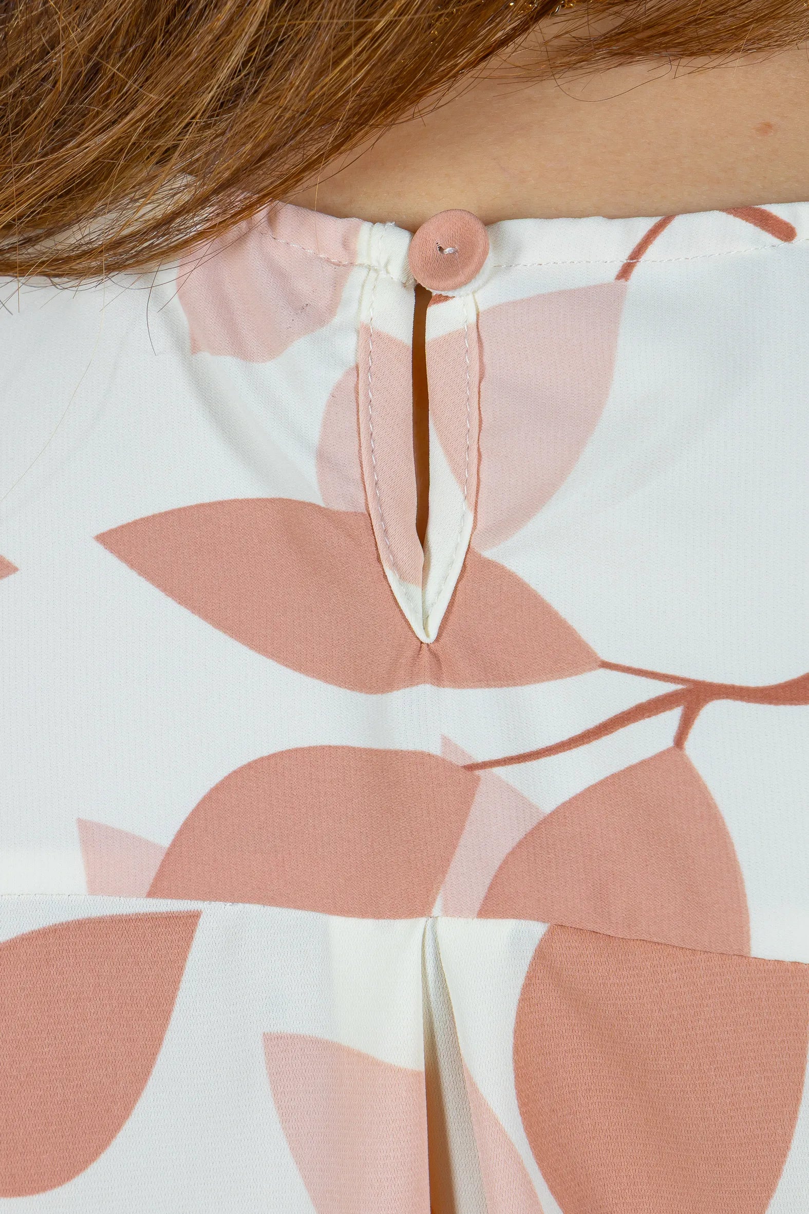 Blusa Manga Curta Estampada Folhagem Crepe Classic Joelma Rose