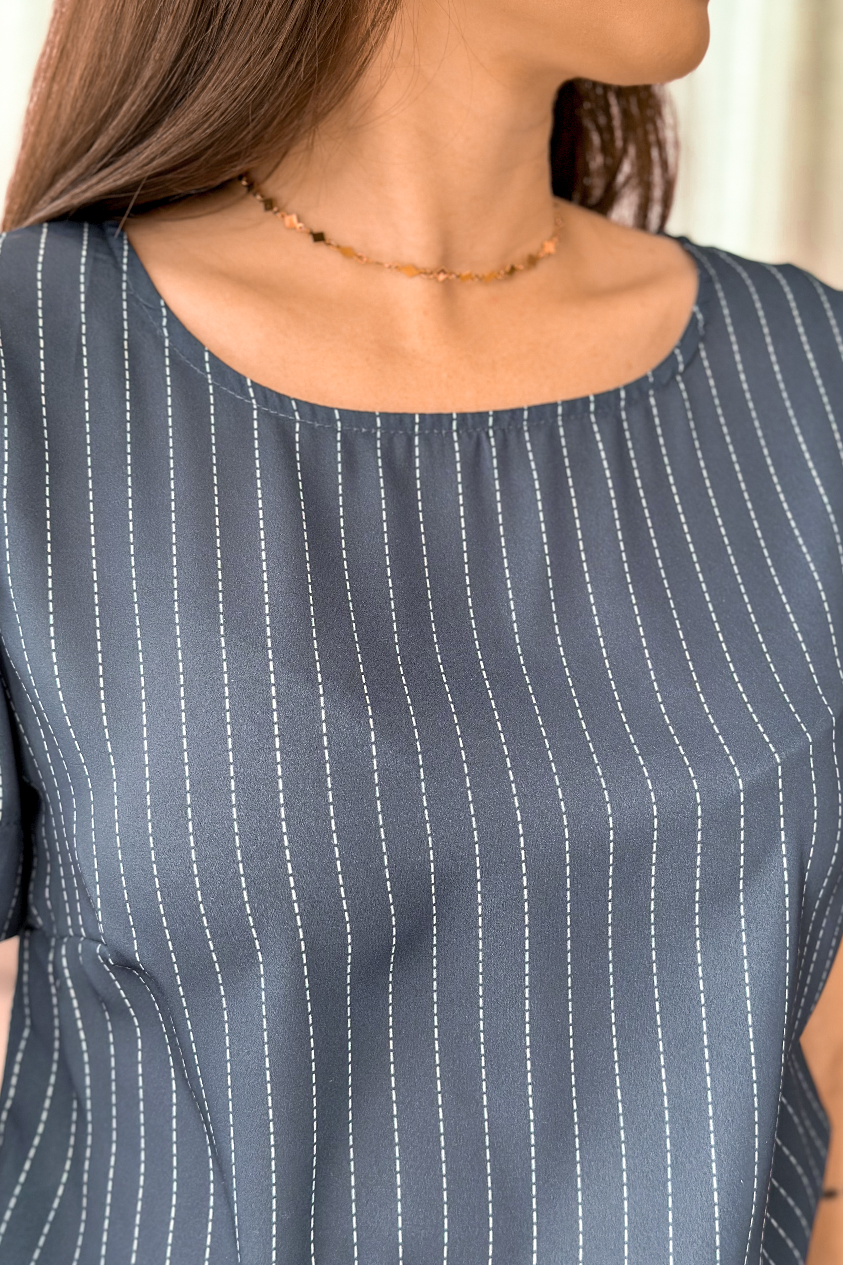 Blusa Manga Curta Risca de Giz Maira Azul Marinho