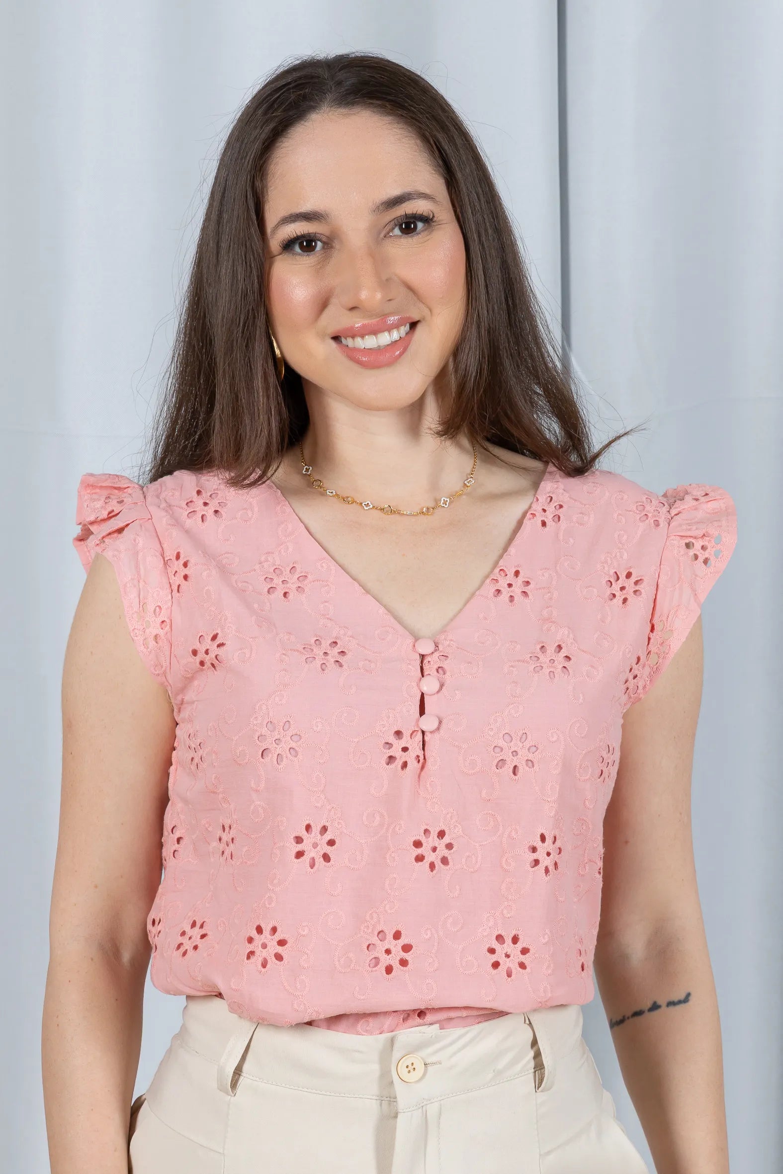 Regata Babados Detalhe Botão Em Cotton Laise Estela Rosa