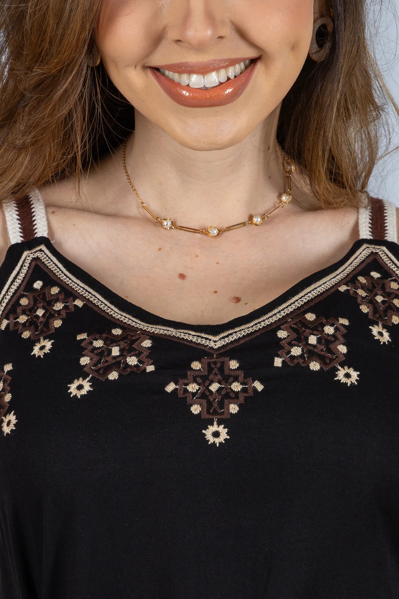 Regata Detalhe Bordado Decote Busto Visco Linho Luciana Preta