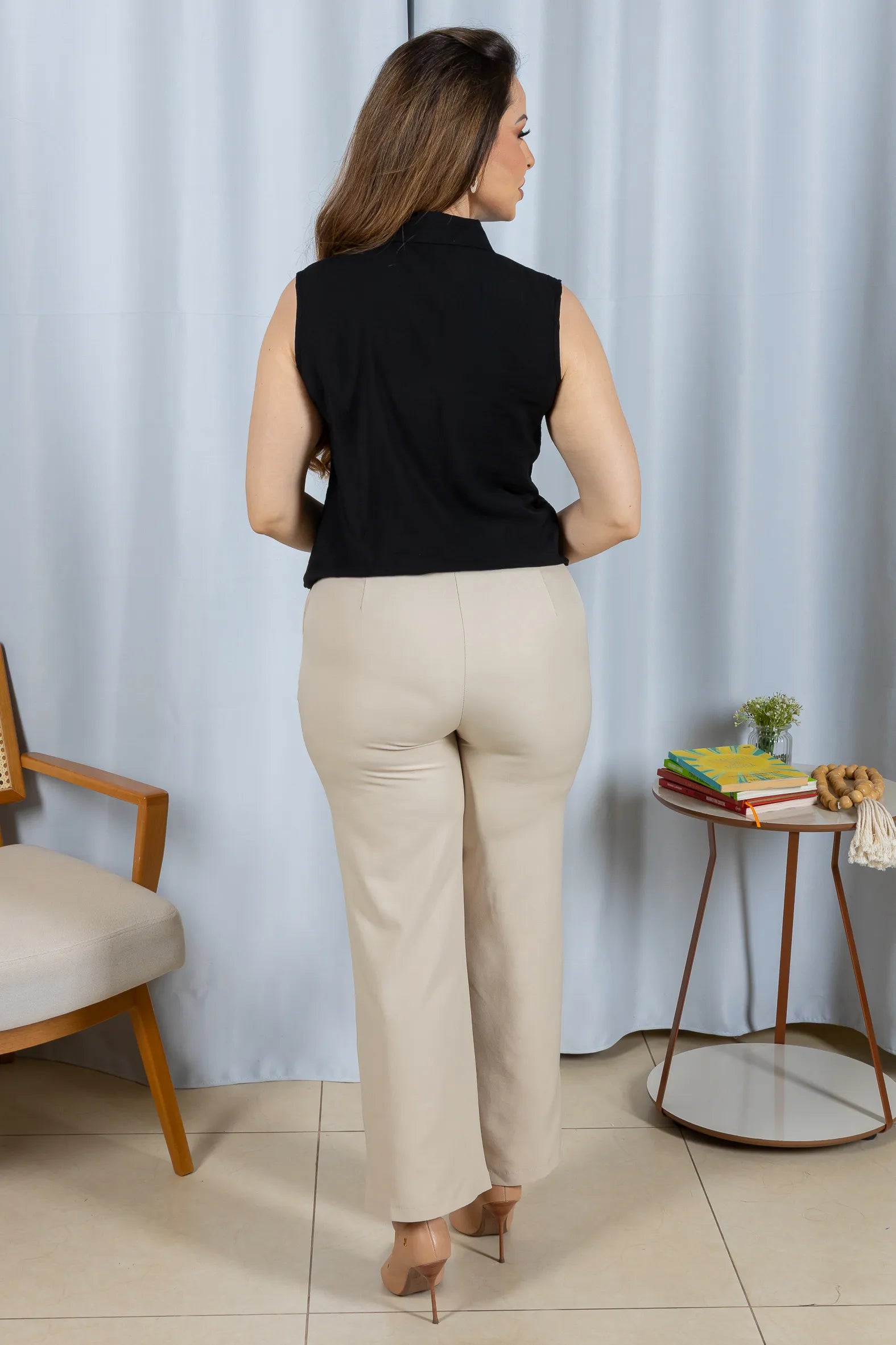 Camisa Regata Detalhe Bordado Visco Brise Fabi Preta