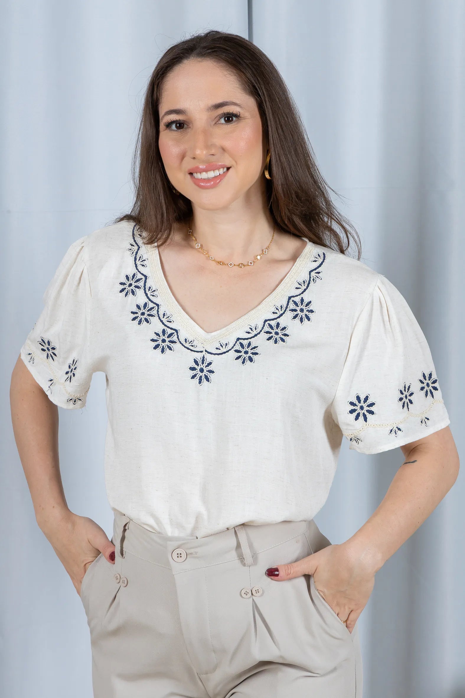 Blusa Manga Curta Detalhe Bordado Visco Linho Lúcia Branca