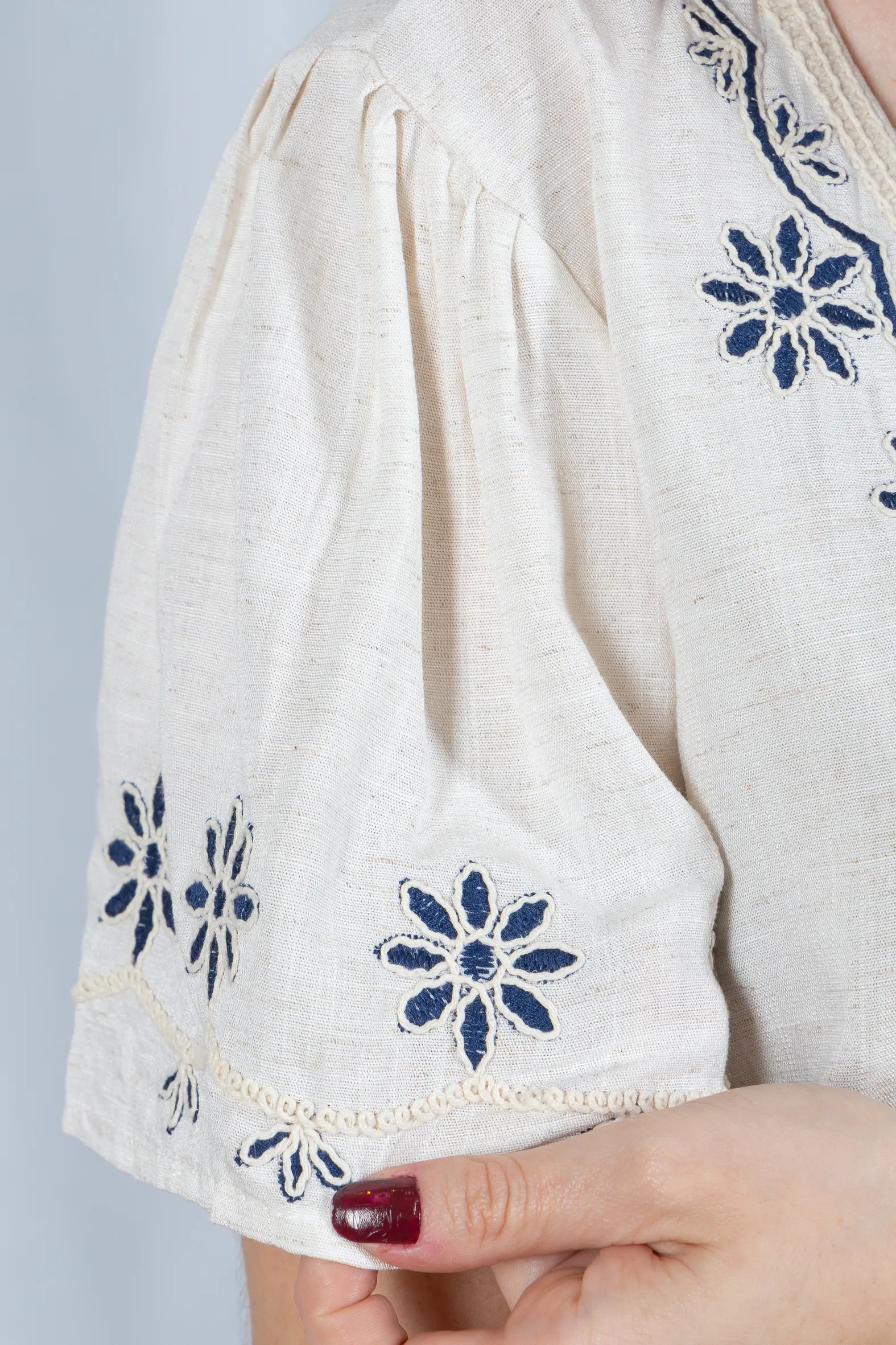 Blusa Manga Curta Detalhe Bordado Visco Linho Lúcia Branca