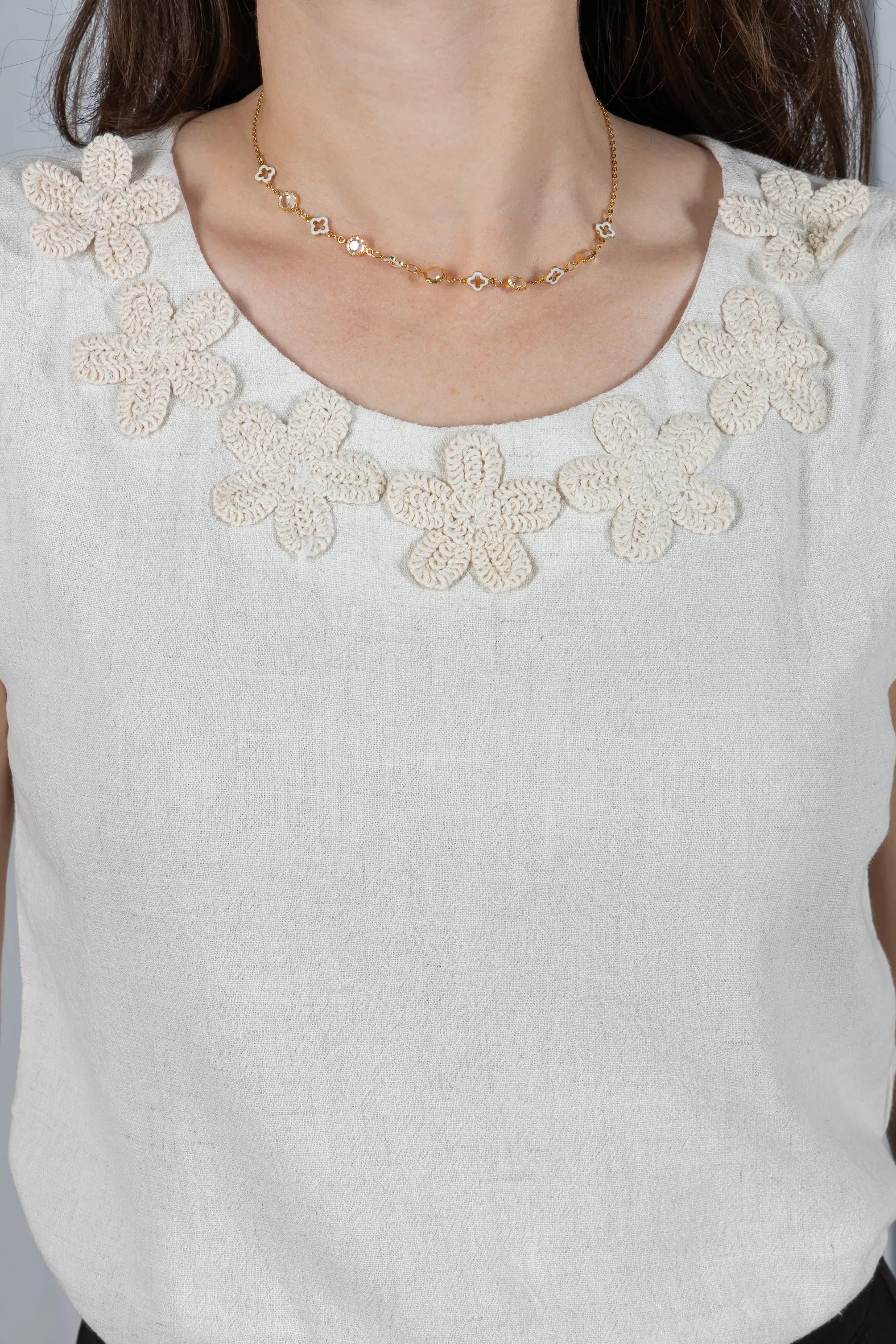 Regata Detalhe Flores Colo Visco Linho Giovana Creme