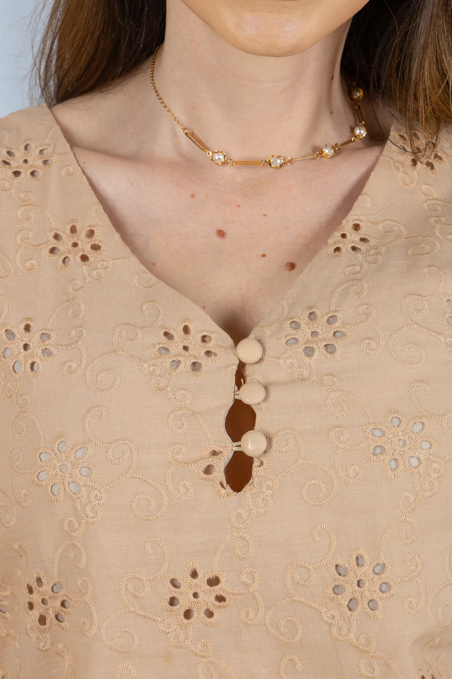 Regata Babados Detalhe Botão Em Cotton Laise Estela Marrom