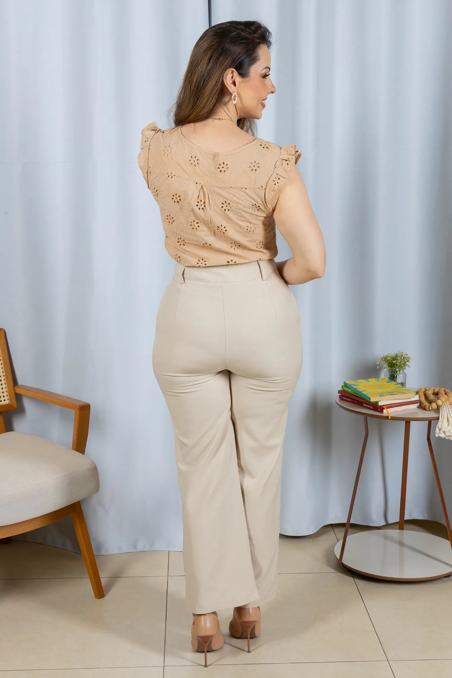 Regata Babados Detalhe Botão Em Cotton Laise Estela Marrom