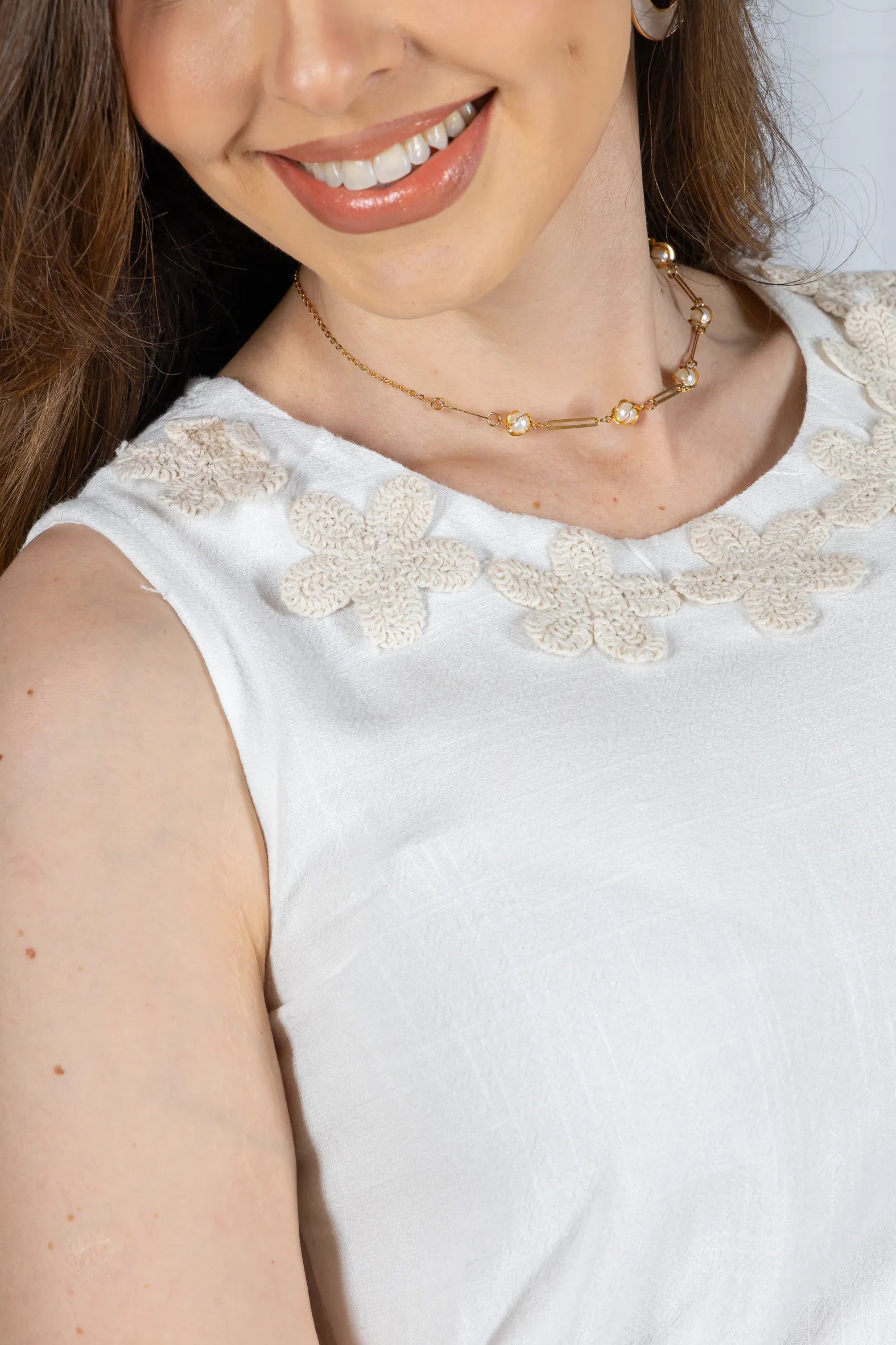 Regata Detalhe Flores Colo Visco Linho Giovana Branca