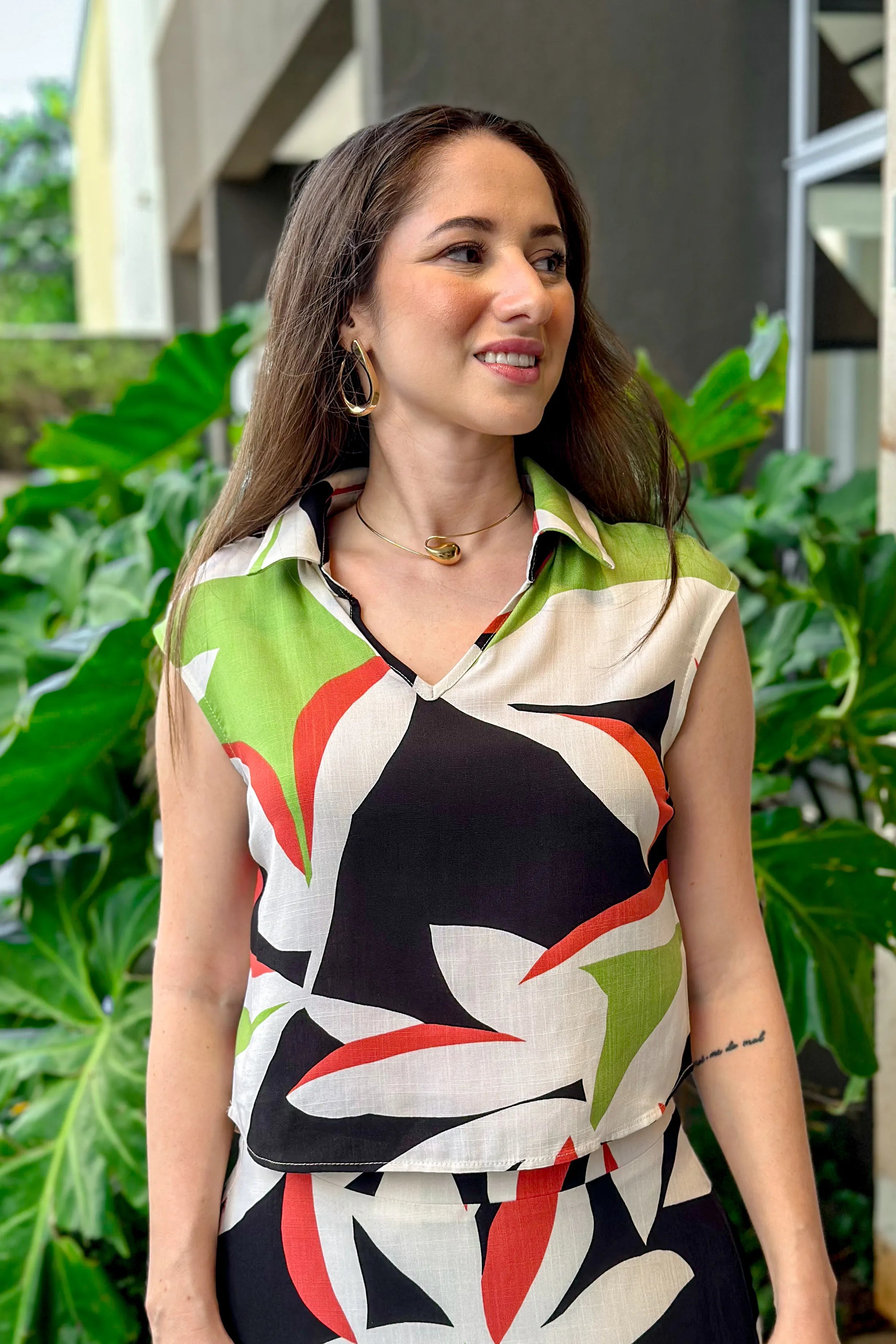 Blusa Regata Viscose Detalhe Gola Anne Estampada Preta