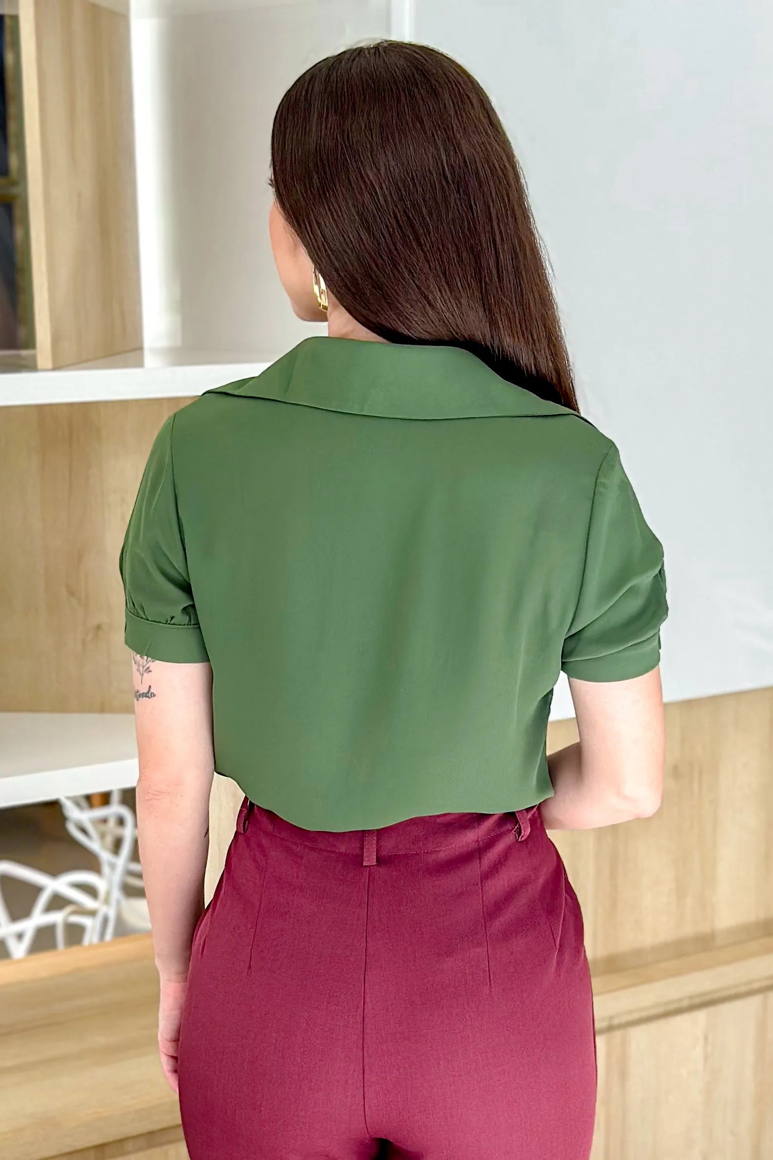Camisa Em Crepe Detalhe Frente Suzana Verde Militar