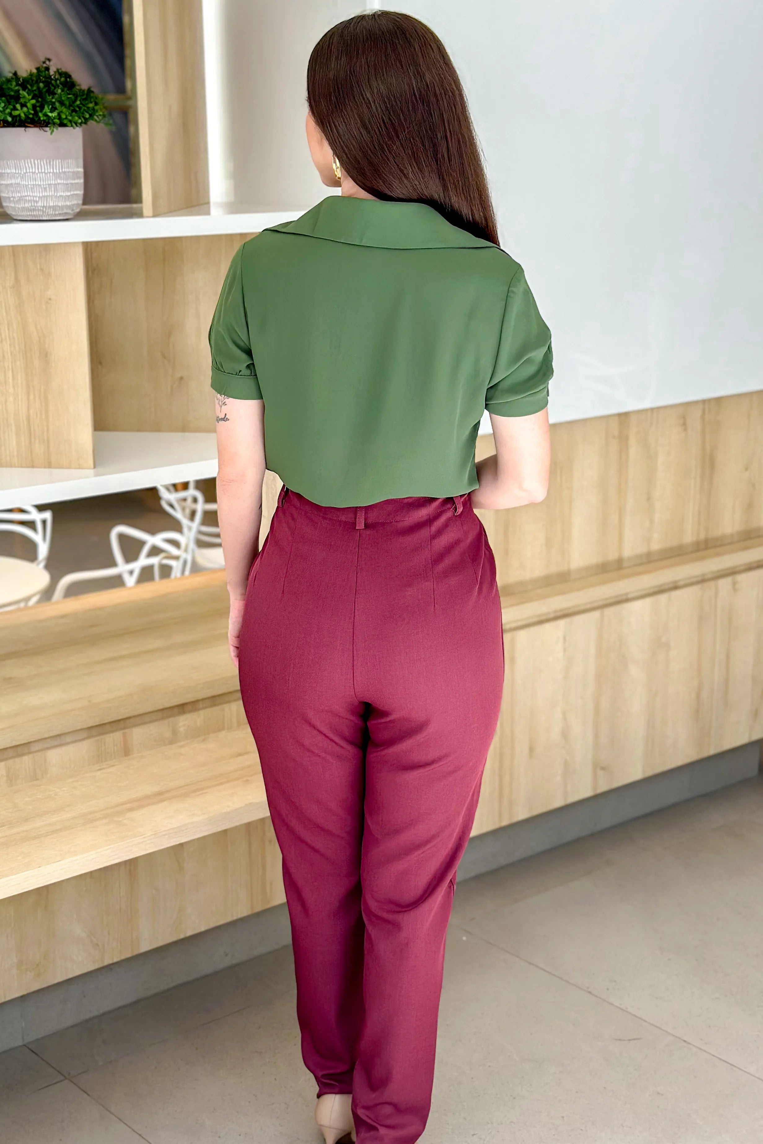 Camisa Em Crepe Detalhe Frente Suzana Verde Militar