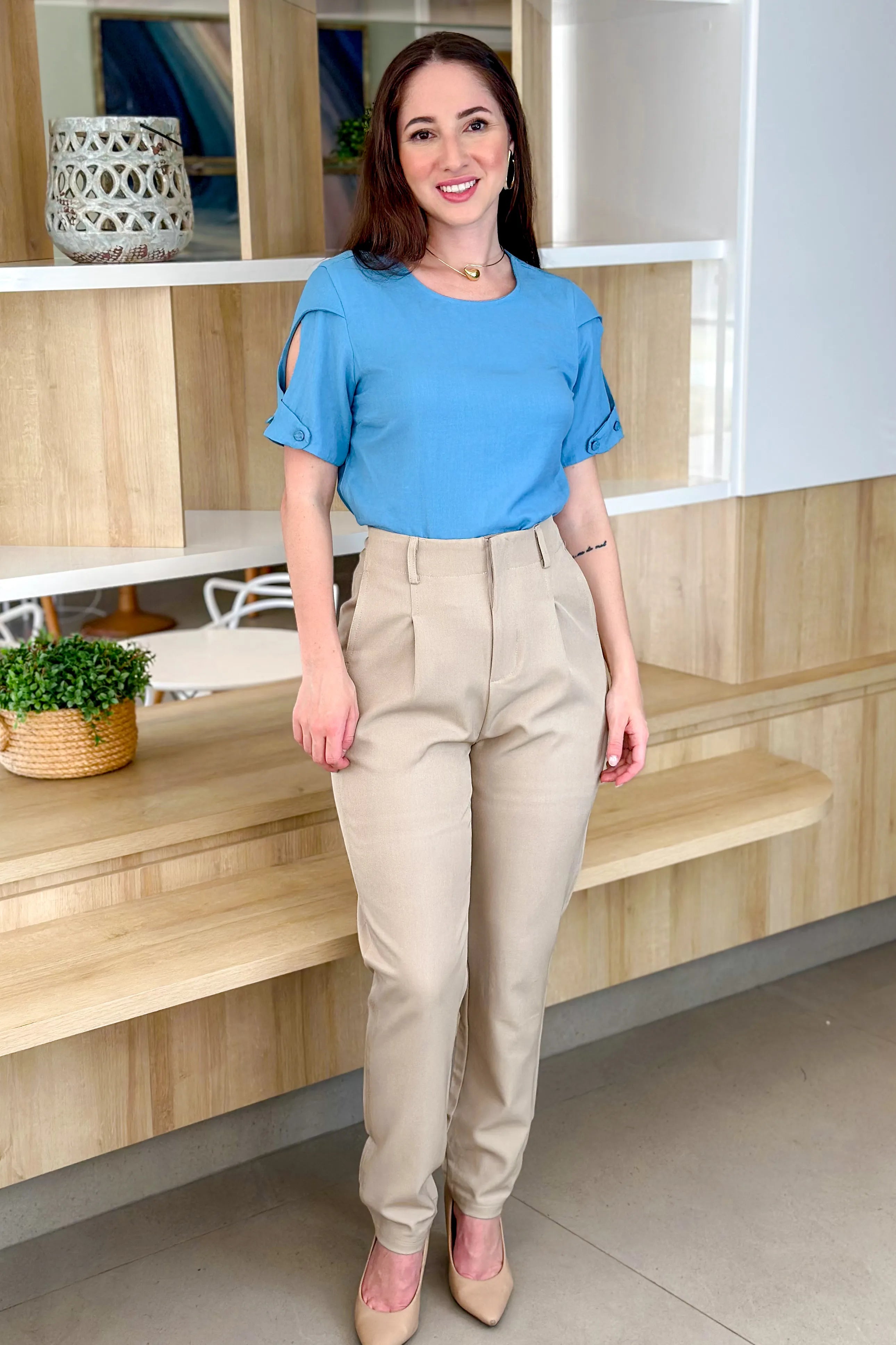 Blusa Manga Curta Detalhe Manga Vazada Alana Azul Claro